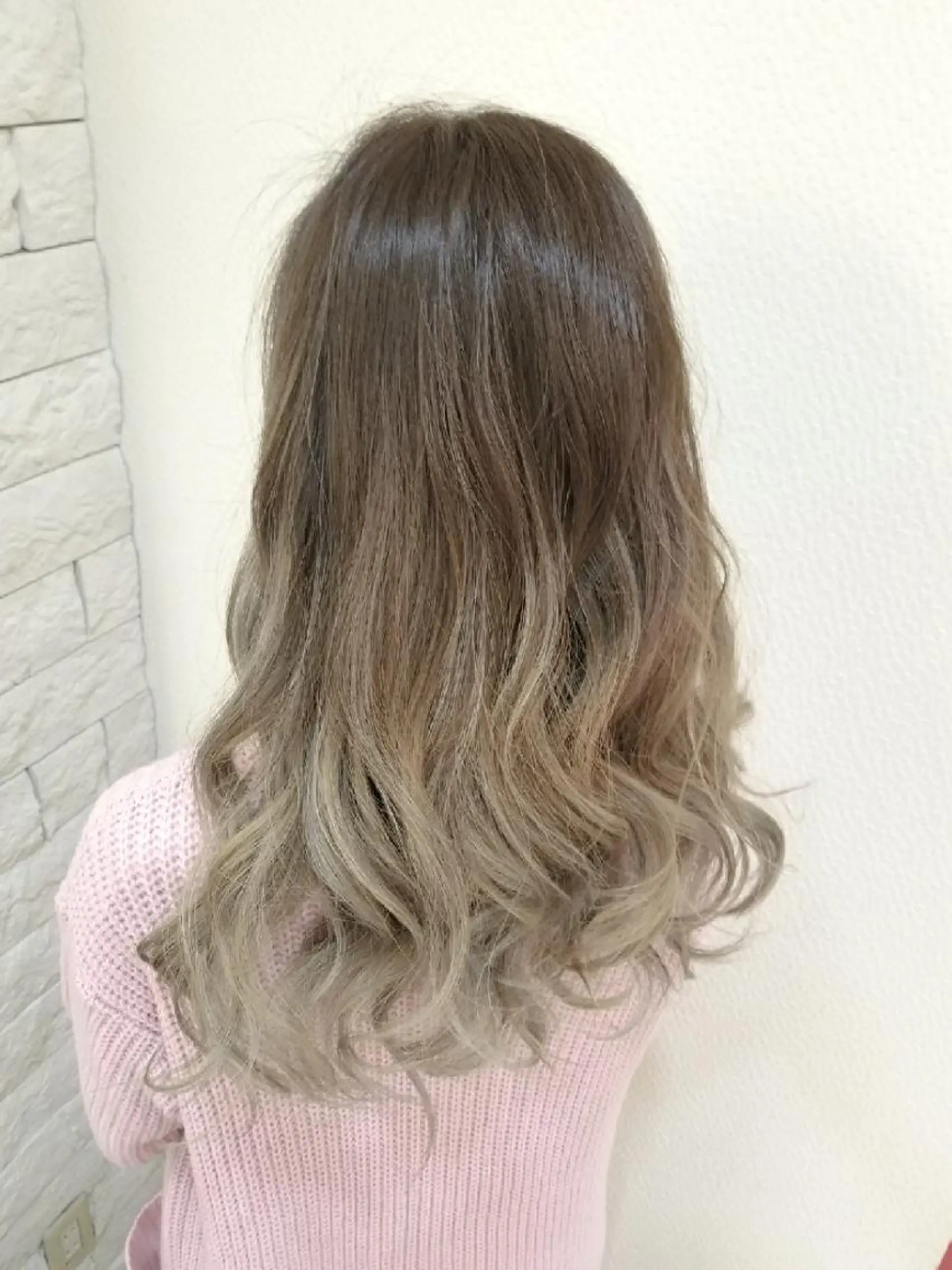 ロング カラー グラデーションカラー カット ヘアカラー Le Lien カジのヘアスタイル