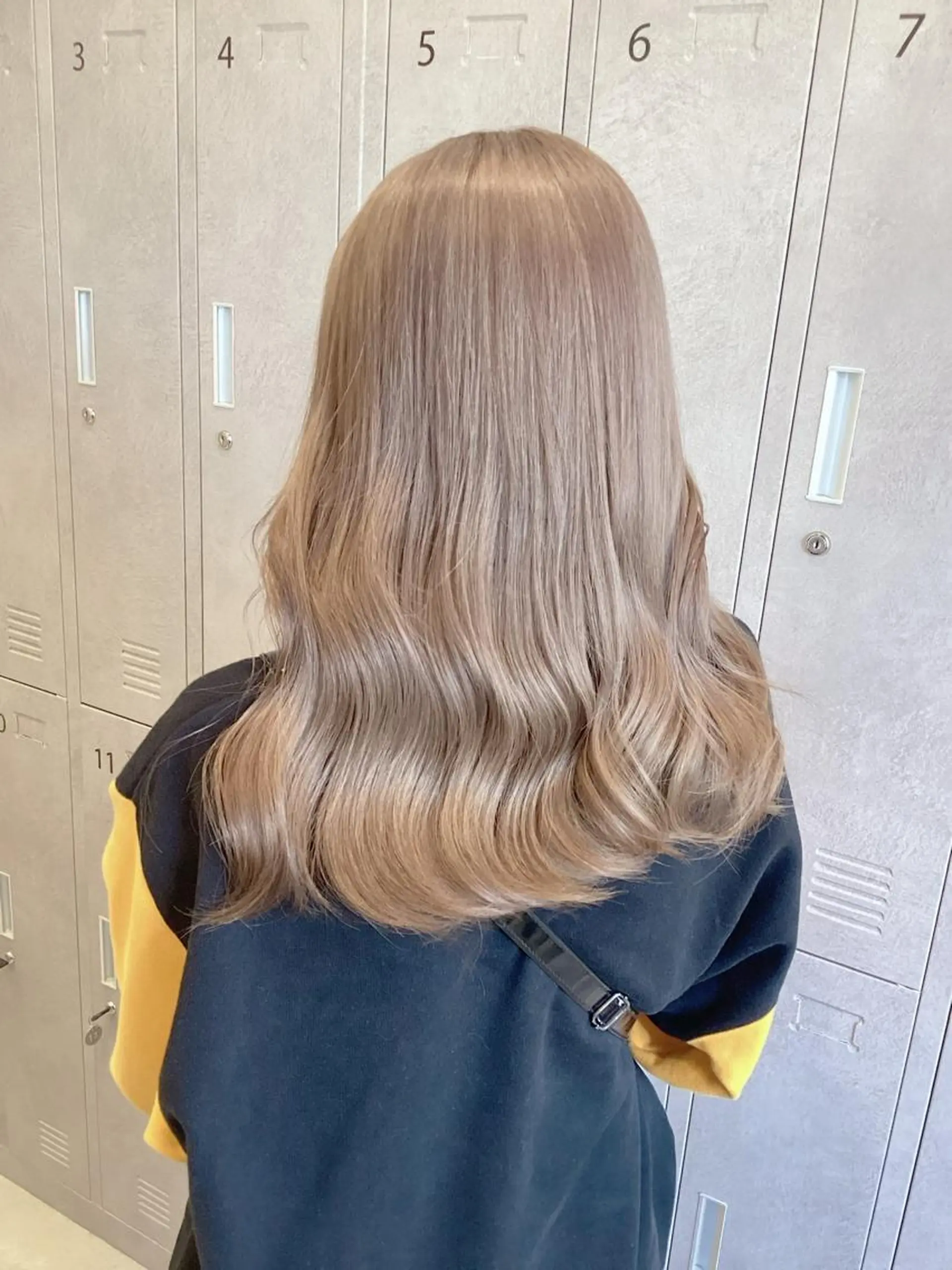ロング カラー ベージュカラー シルバー ホワイトベージュ matsuzawa mihoのヘアスタイル