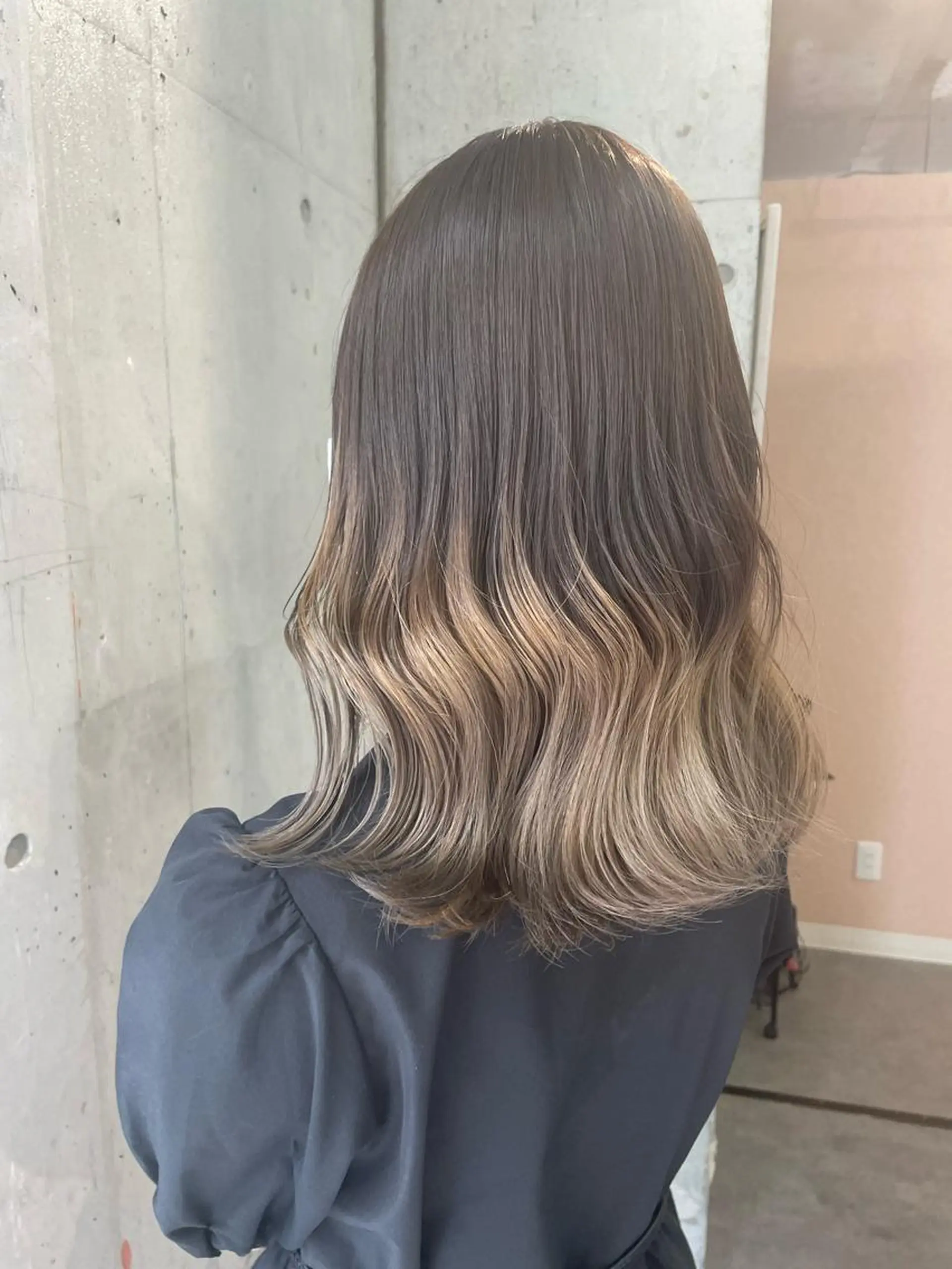 セミロング カラー ブリーチ グラデーションカラー lani hair salon所属・SHOTO ハイトー ン/デザインカラーのヘアスタイル