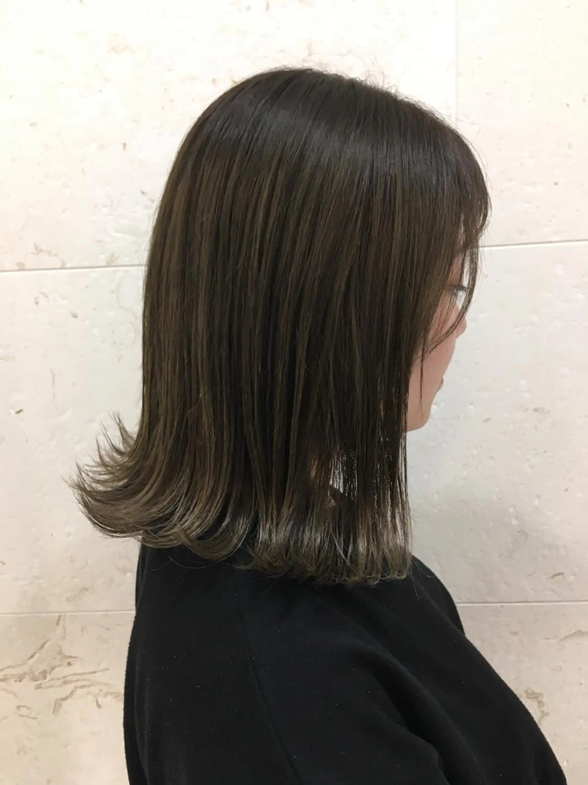 セミロング カラー アッシュ ベージュカラー ブリーチ カット ヘアカラー トリートメント 斉藤 貴也のヘアスタイル