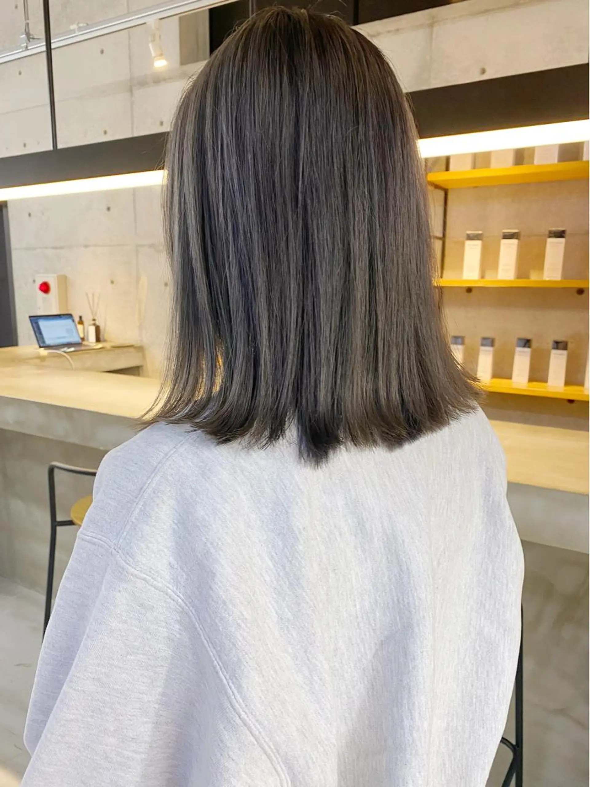 ミディアム カラー ヘアアレンジ アッシュ アッシュグレー ブリーチ son hair HIROEのヘアスタイル