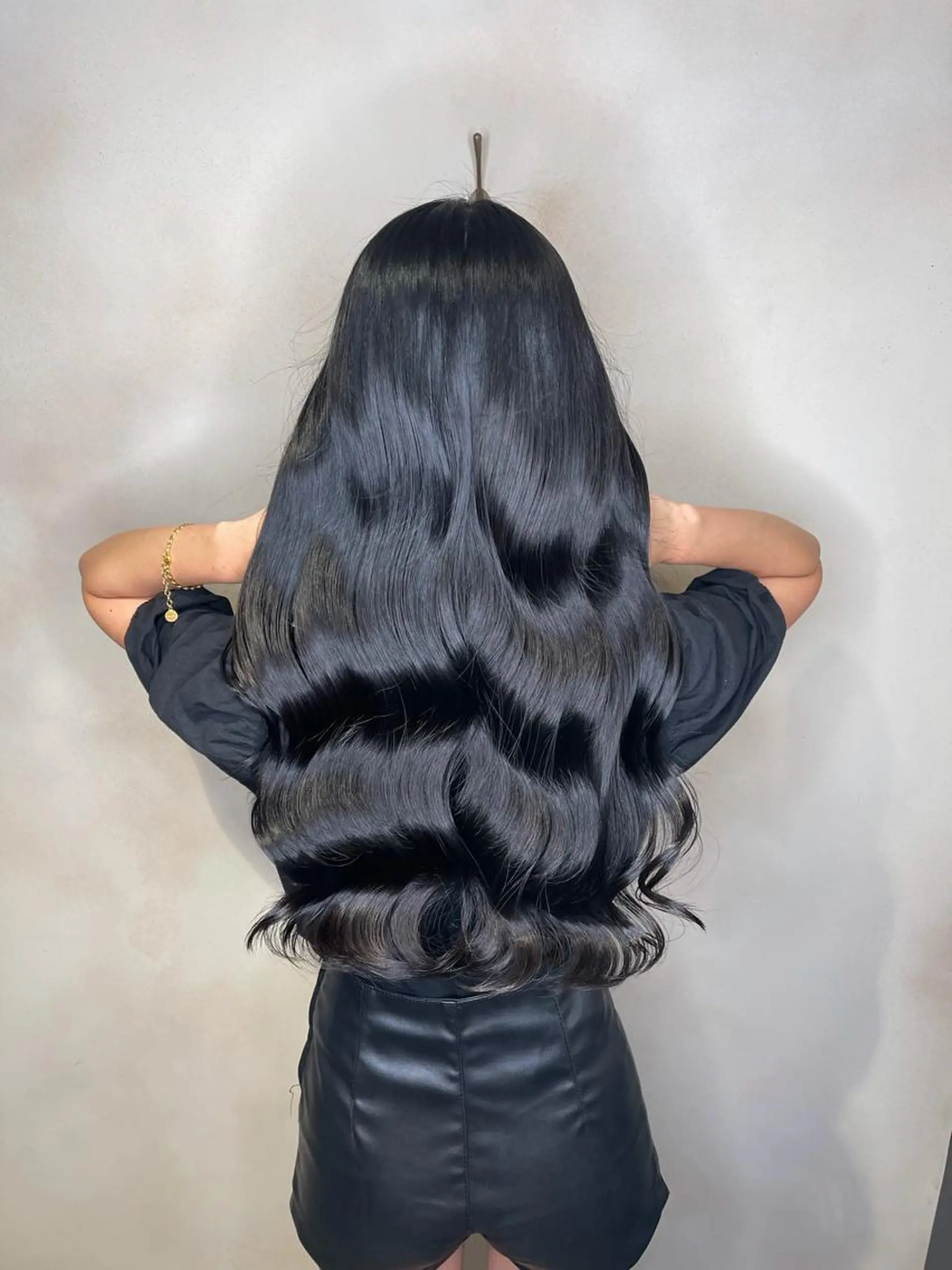 ロング カラー 黒髪 ブルーカラー ブルーブラック 髪質改善 トリートメント ヘアカラー 泉 堅也のヘアスタイル