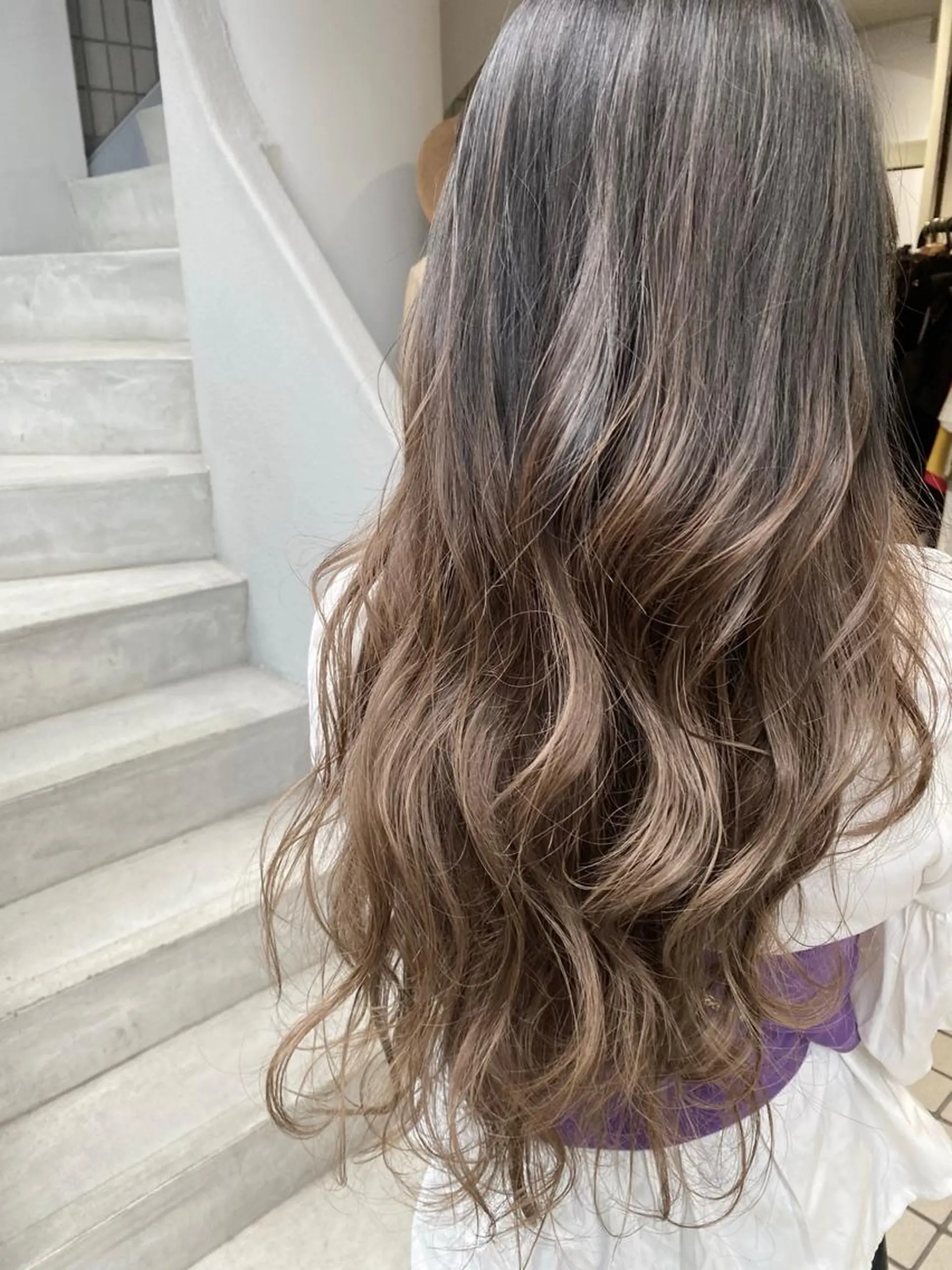ロング カラー ブリーチ グラデーションカラー 木戸 愛美のヘアスタイル