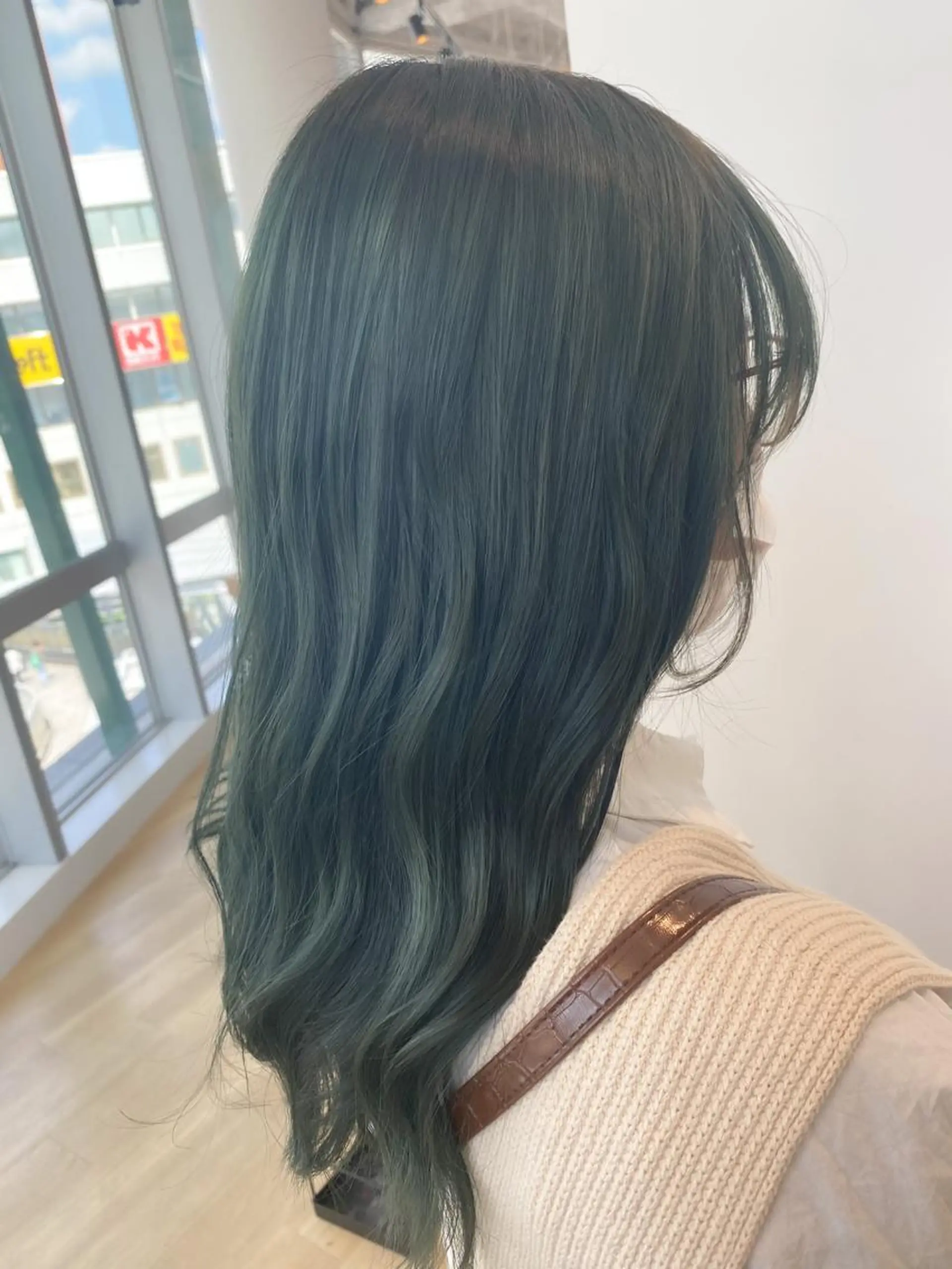 セミロング カラー 韓国風・ブリーチなし ・あり後藤　一斗のヘアスタイル