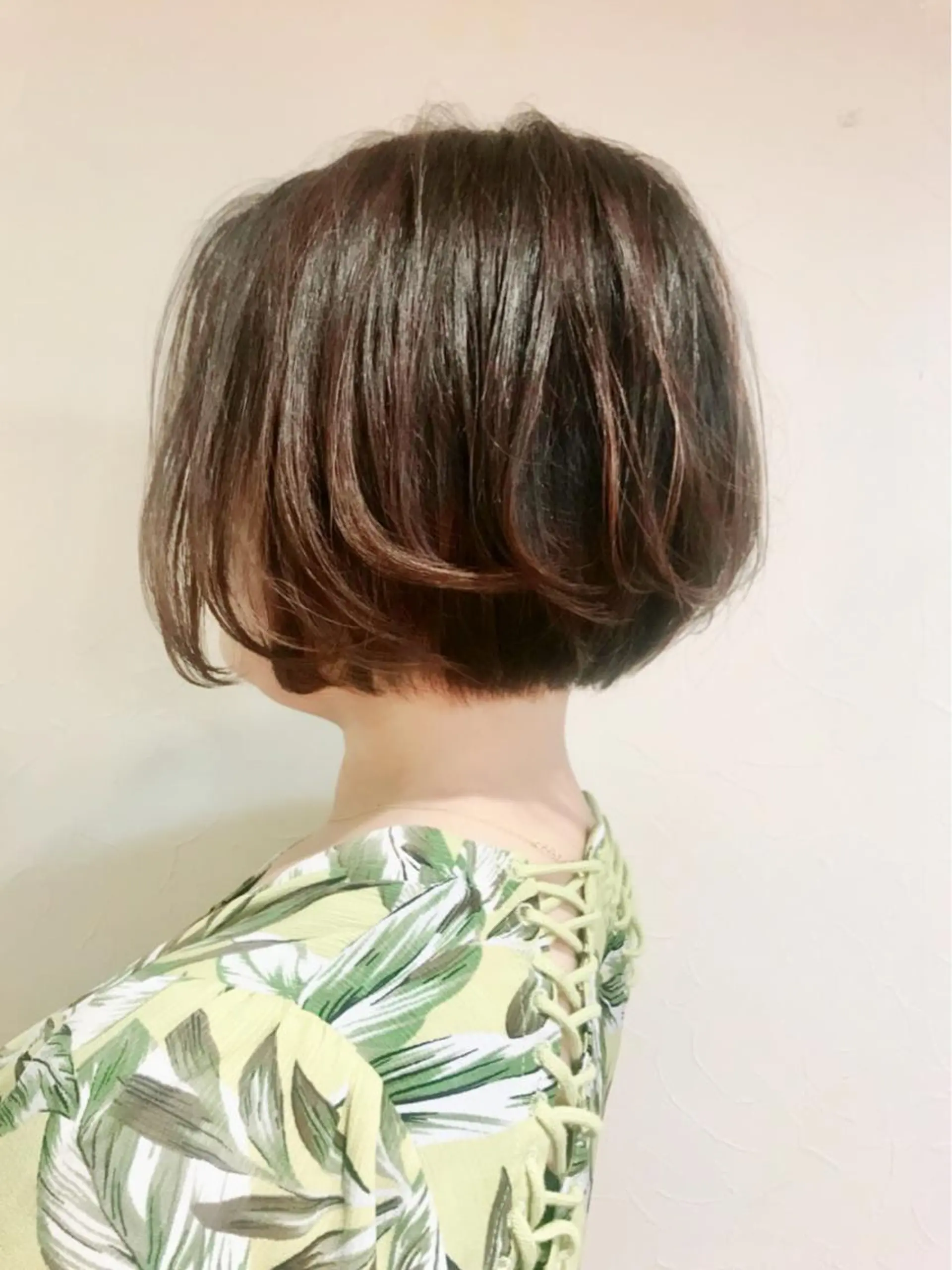 ショート ボブ カット ヘアカラー トモタニ ミオのヘアスタイル
