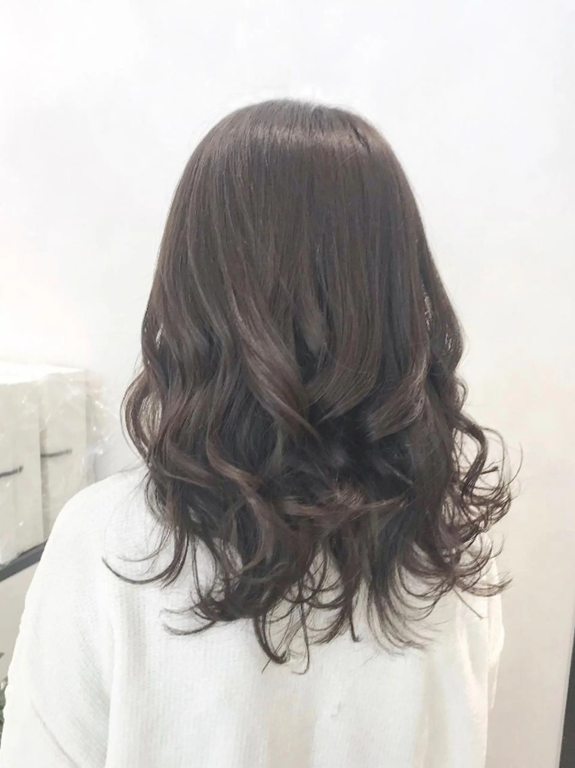 ロング カラー ブリーチ 透明感カラー グレージュ ブリーチなしカラー やなせ かすみのヘアスタイル