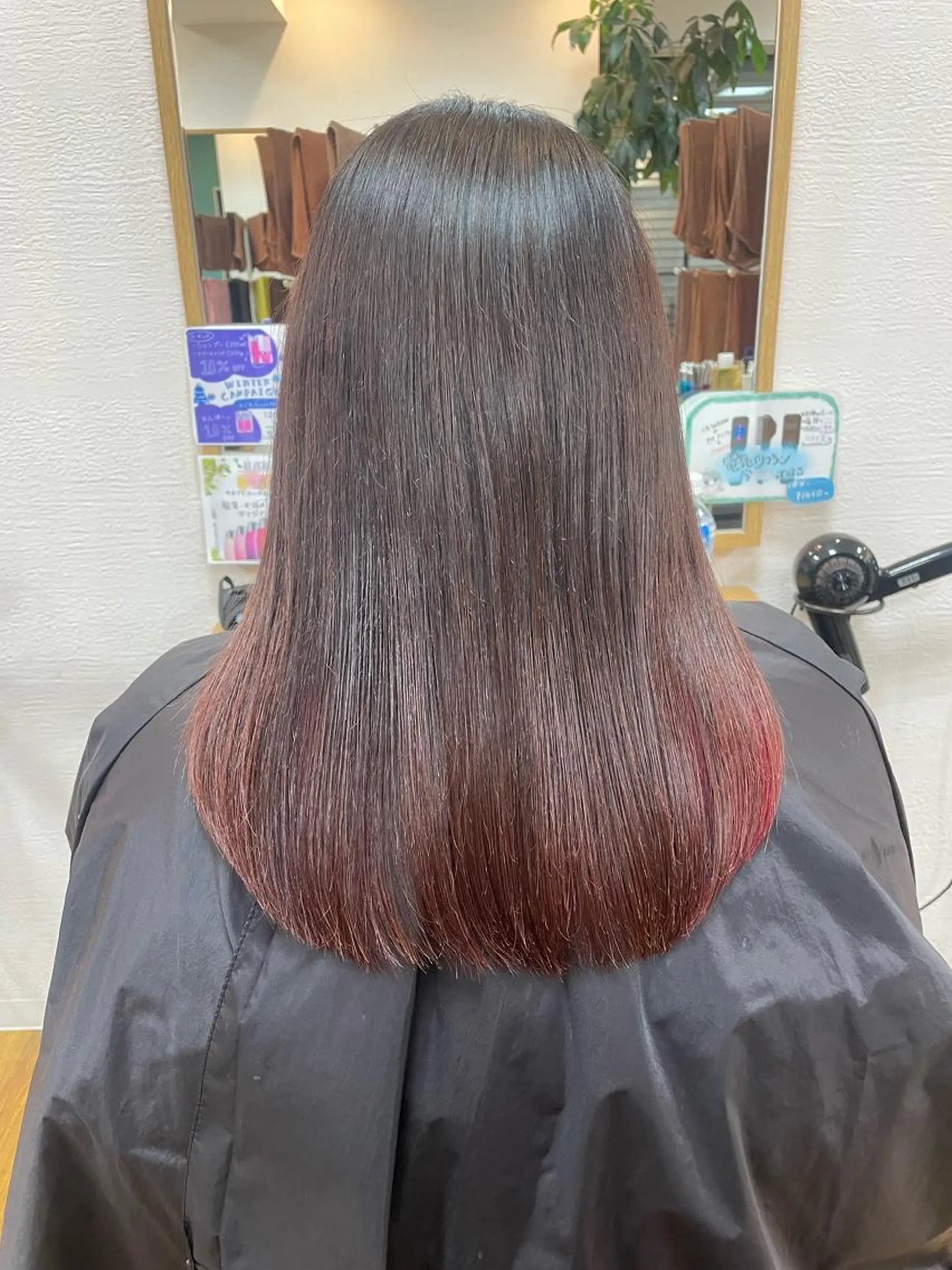セミロング カット 泉 綾乃[モーラ高石]のヘアスタイル