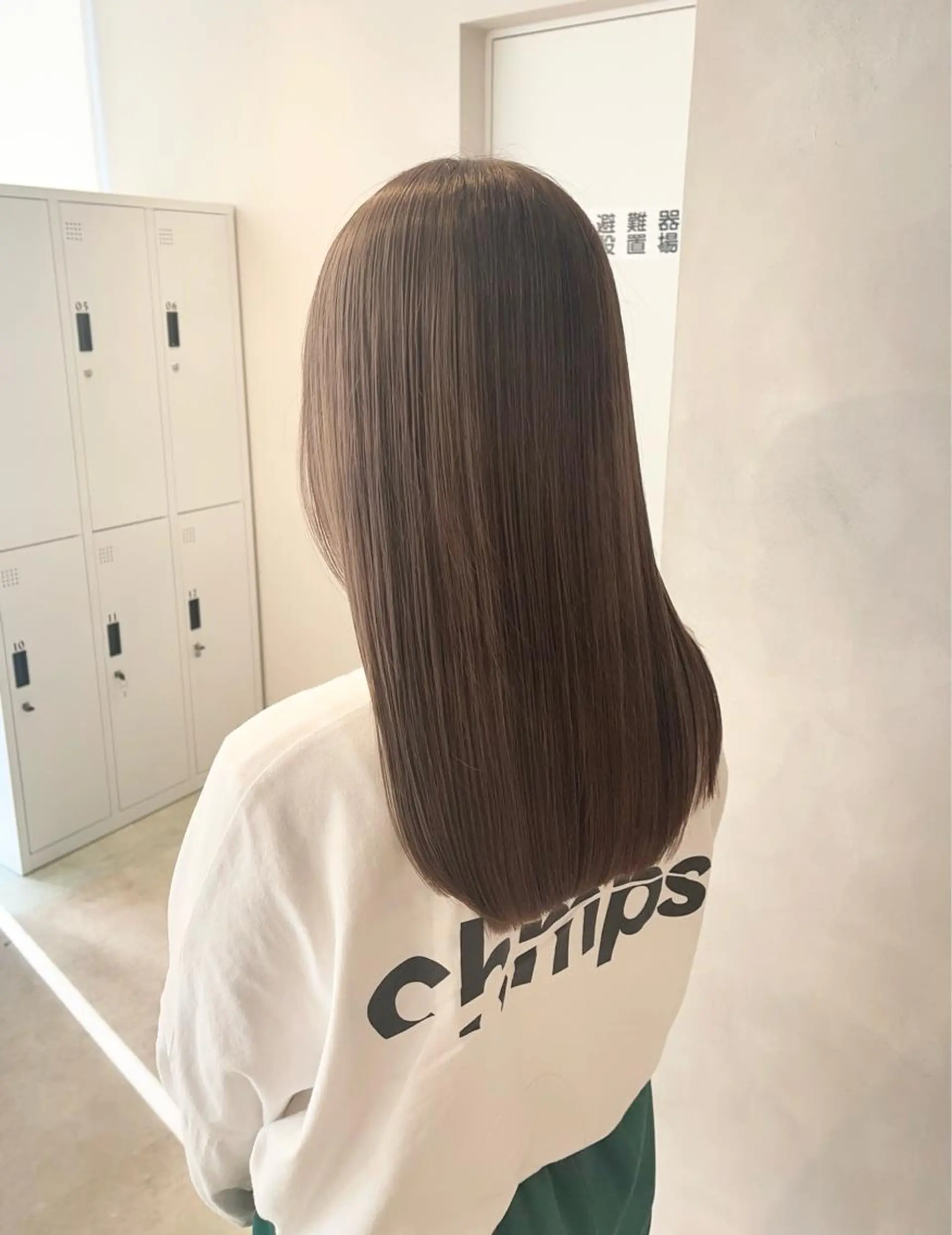 セミロング カラー ベージュカラー ブリーチ ケアブリーチ ミルクティーベージュ カット ヘアカラー 🦋レイヤーカット ミドリカワ🦋のヘアスタイル