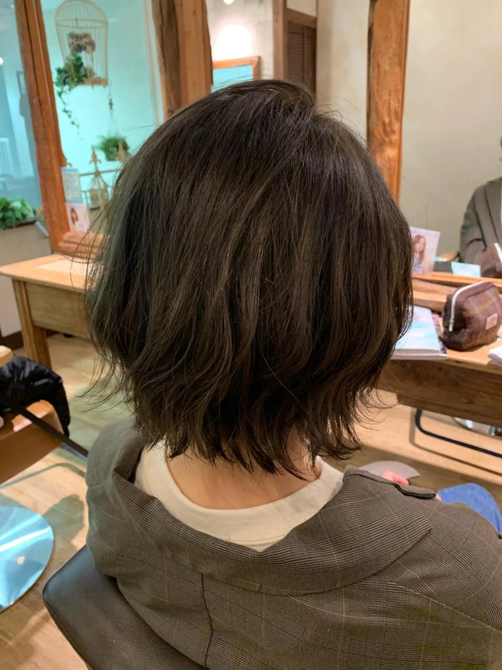 ショート カラー アッシュ アッシュグレー アッシュグレージュ ブリーチ 透明感カラー カット ヘアカラー SALOWIN(サロウィン)広島並木通り所属・田村和範/似合わせ カラー/縮毛矯正のヘアスタイル