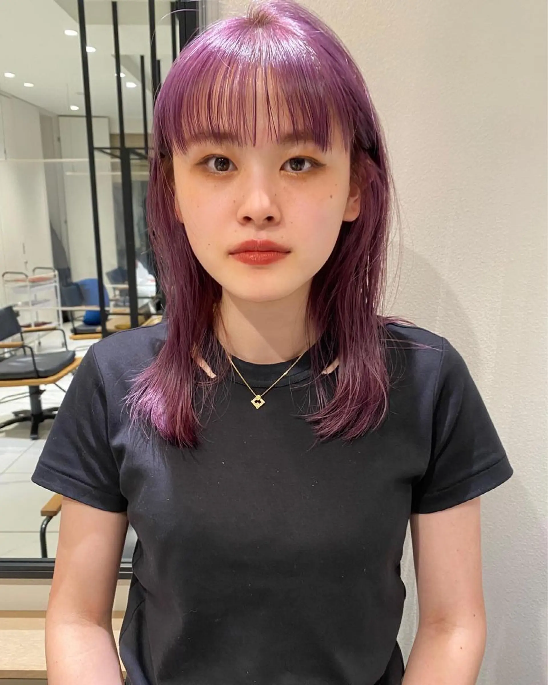 セミロング カラー ピンクカラー パープルカラー nana🦕 ハイライトベージュのヘアスタイル