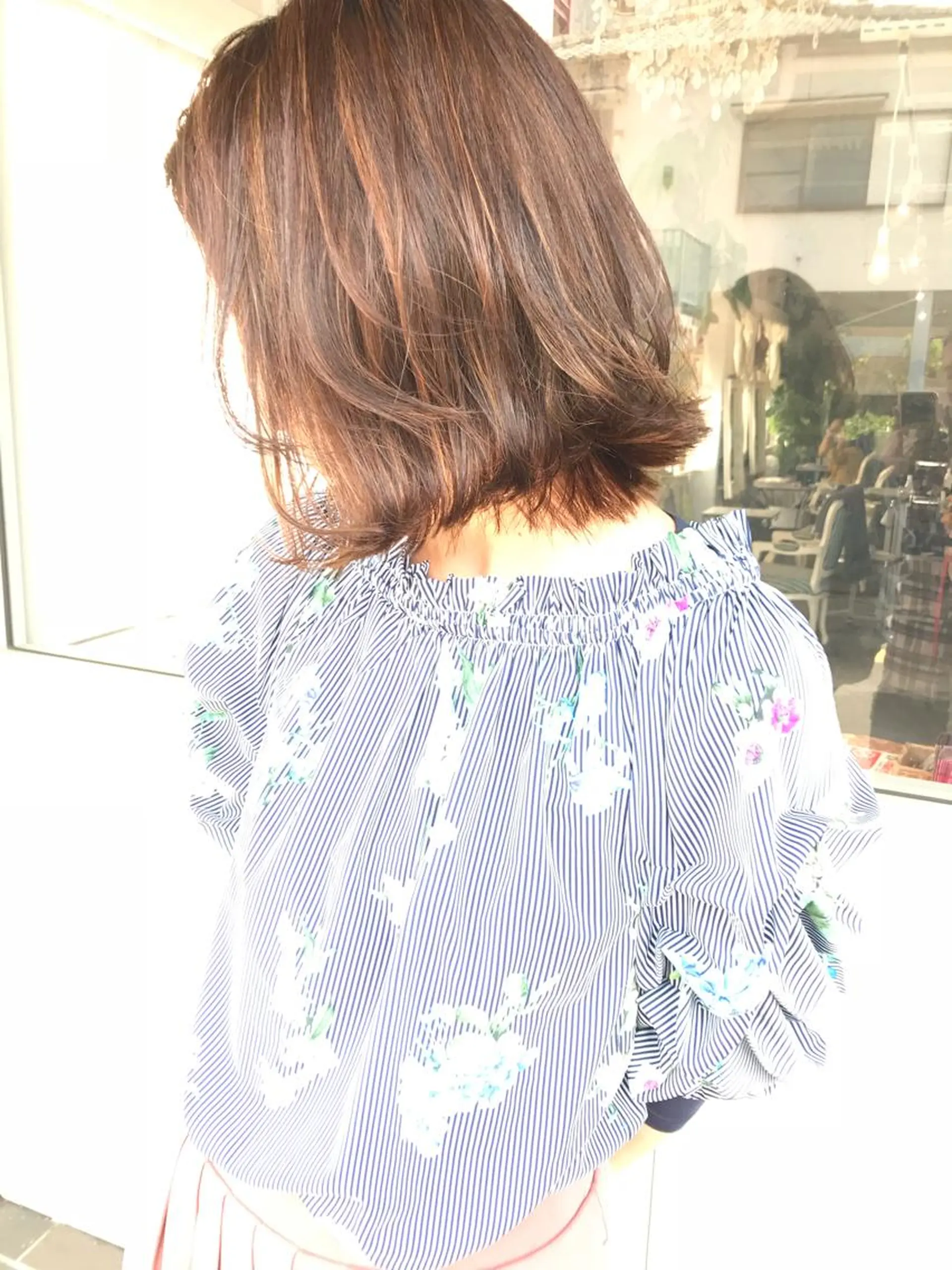 ミディアム カラー ヘアアレンジ バレイヤージュ ブリーチ グラデーションカラー ハイライトカラー ハイトーンカラー Mariana/ 鶴原-ハイライトのヘアスタイル