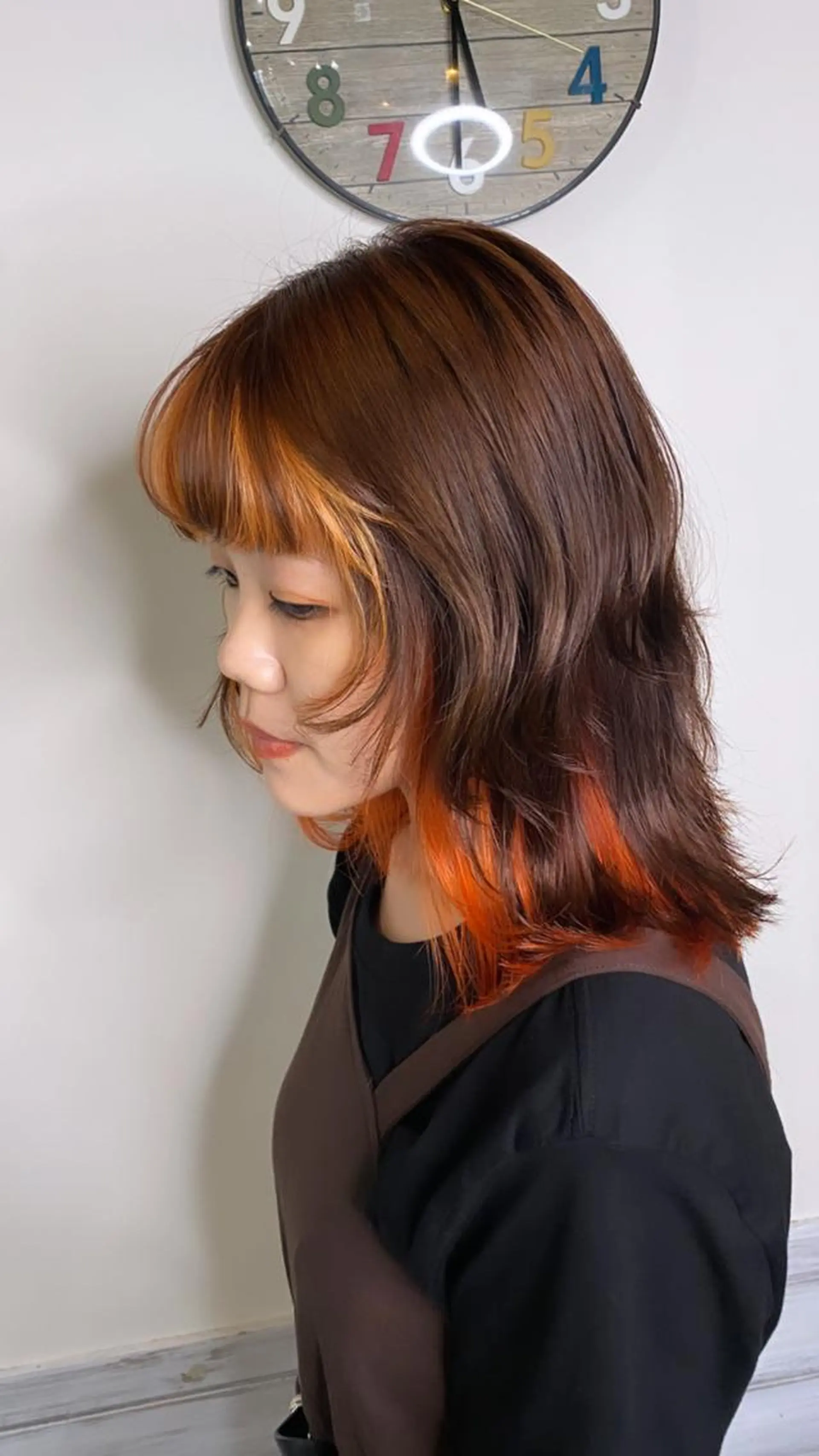 ミディアム カラー ヘアアレンジ インナーカラー オレンジ ウルフカット まつげと美容室/ 個室/瀬戸 一菜のヘアスタイル