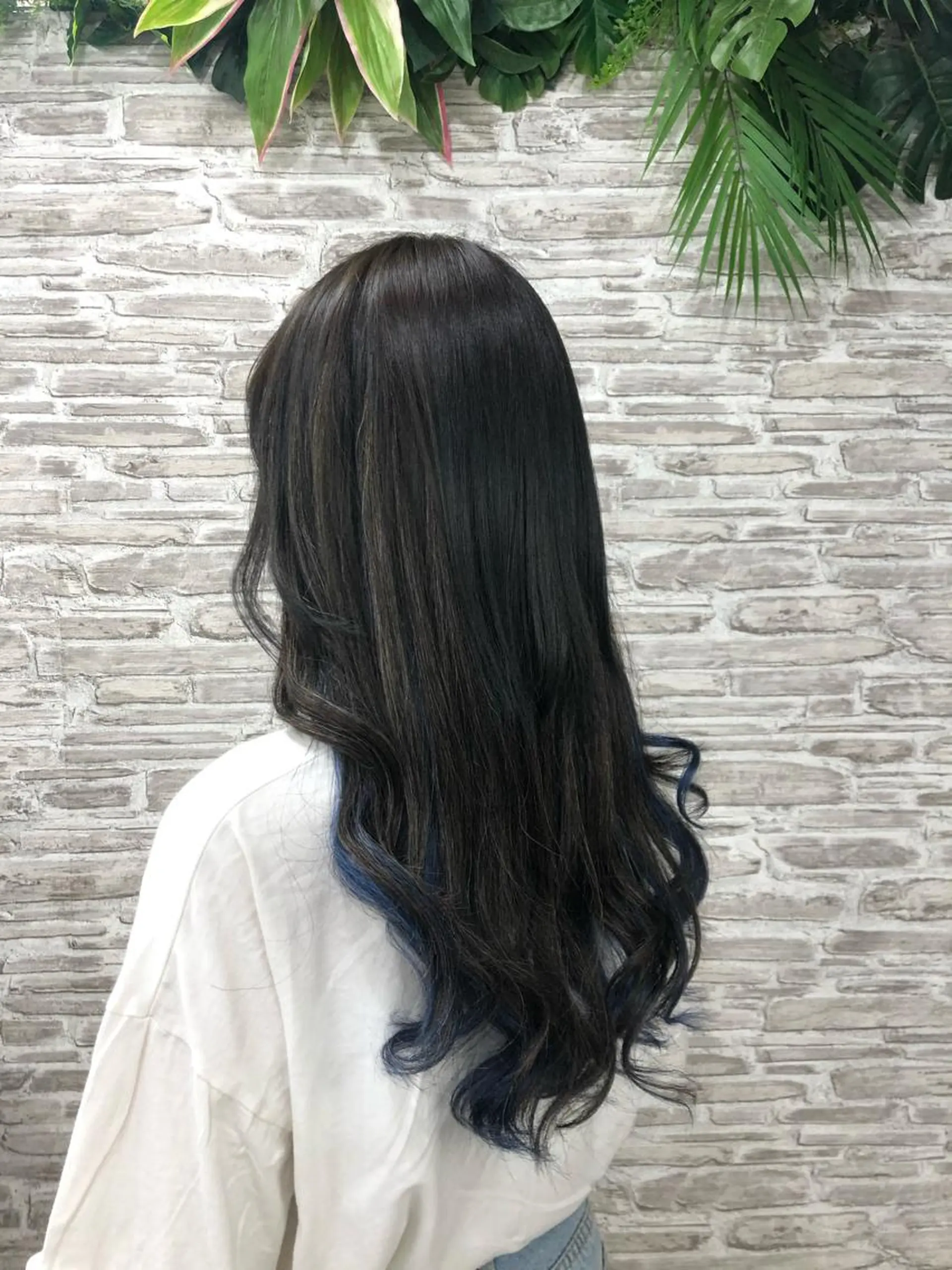 セミロング カラー ネイビーカラー 韓国ヘア🤍髪質改善 🇰🇷AKANEのヘアスタイル