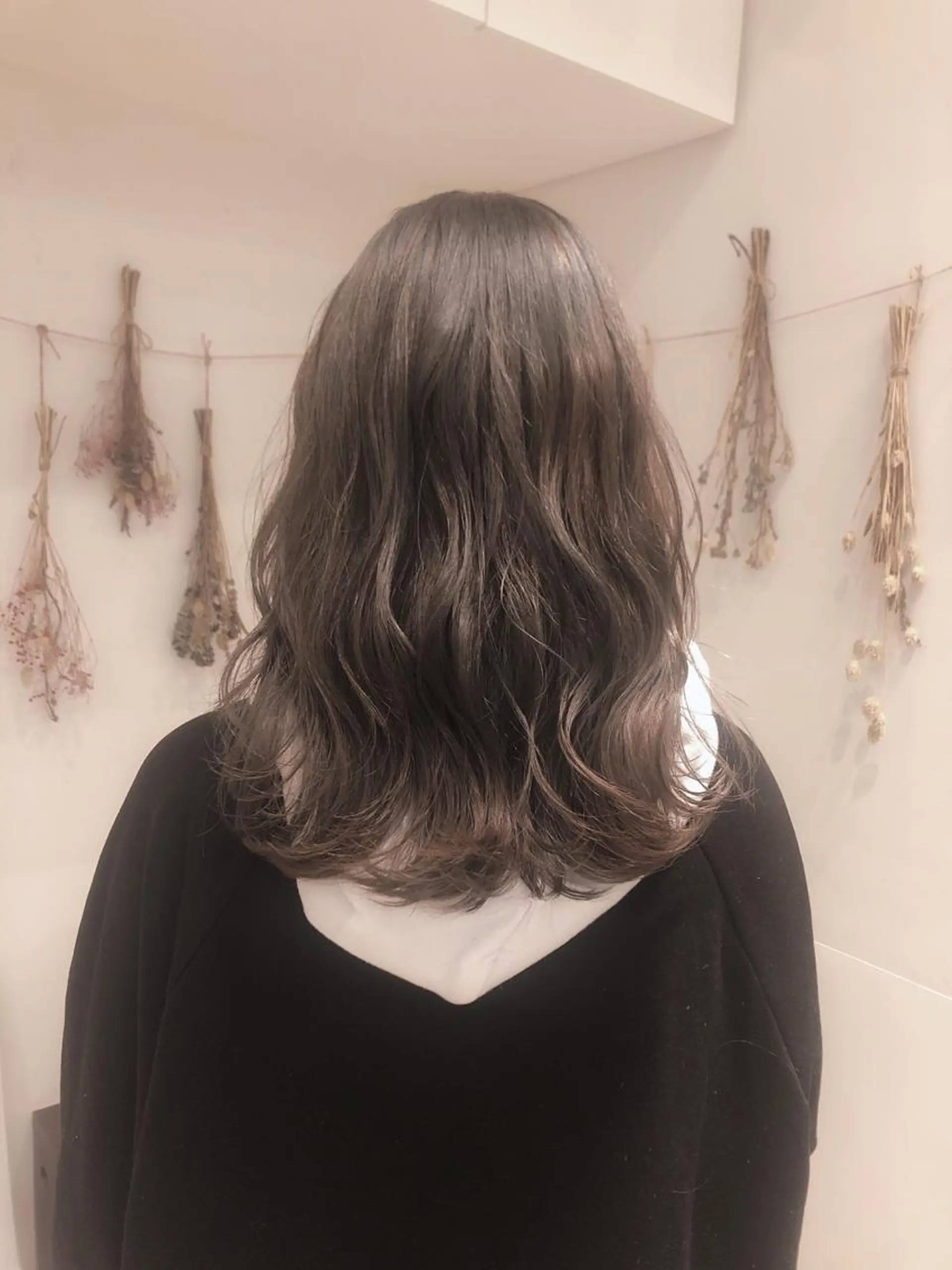 セミロング カラー グレージュ カーキグレージュ はだゆうき @hadadan08のヘアスタイル