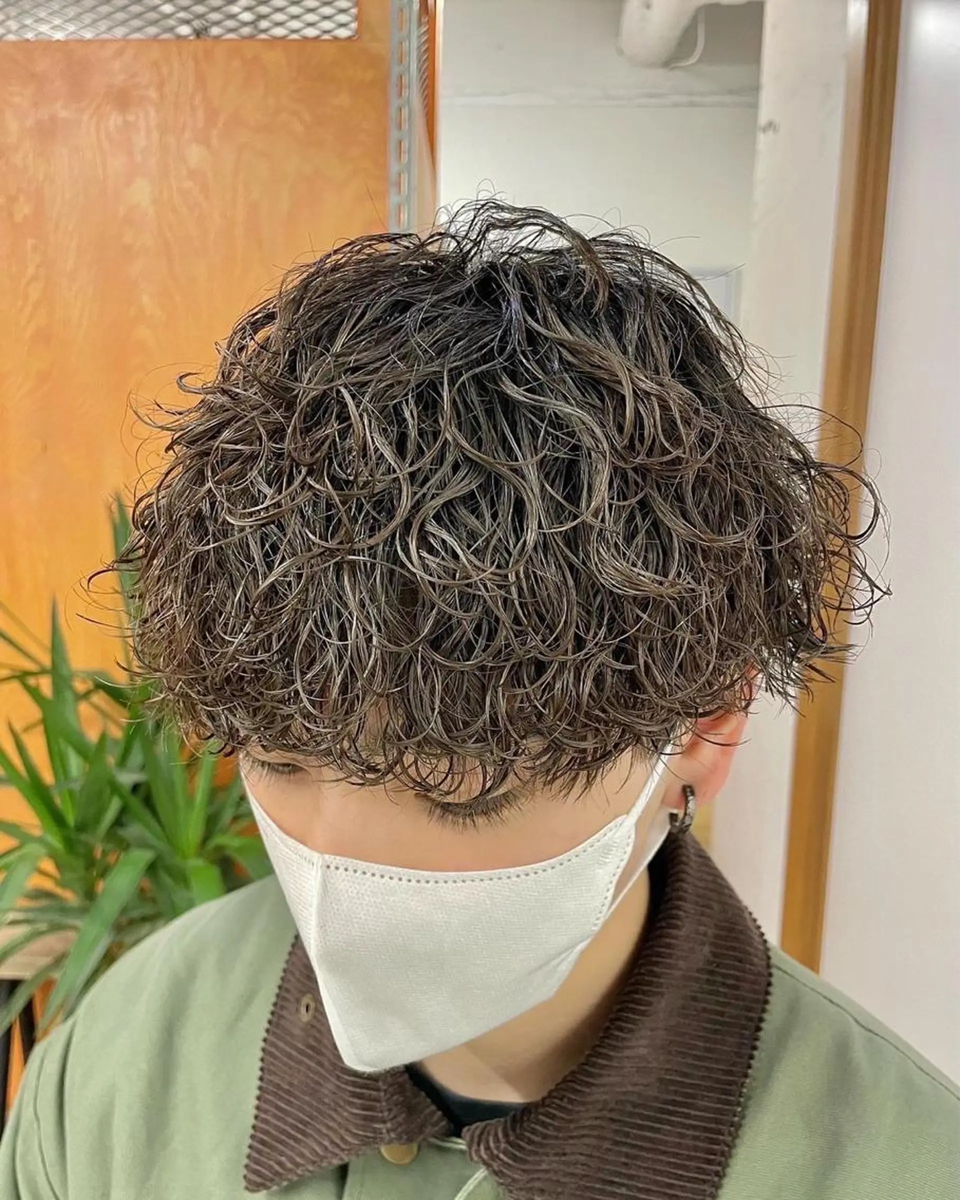 パーマ メンズ メンズパーマ プードルパーマ メンズツイストパーマ 波巻きパーマ メンズウルフカット 立川メンズパーマ職人 小泉文人のヘアスタイル