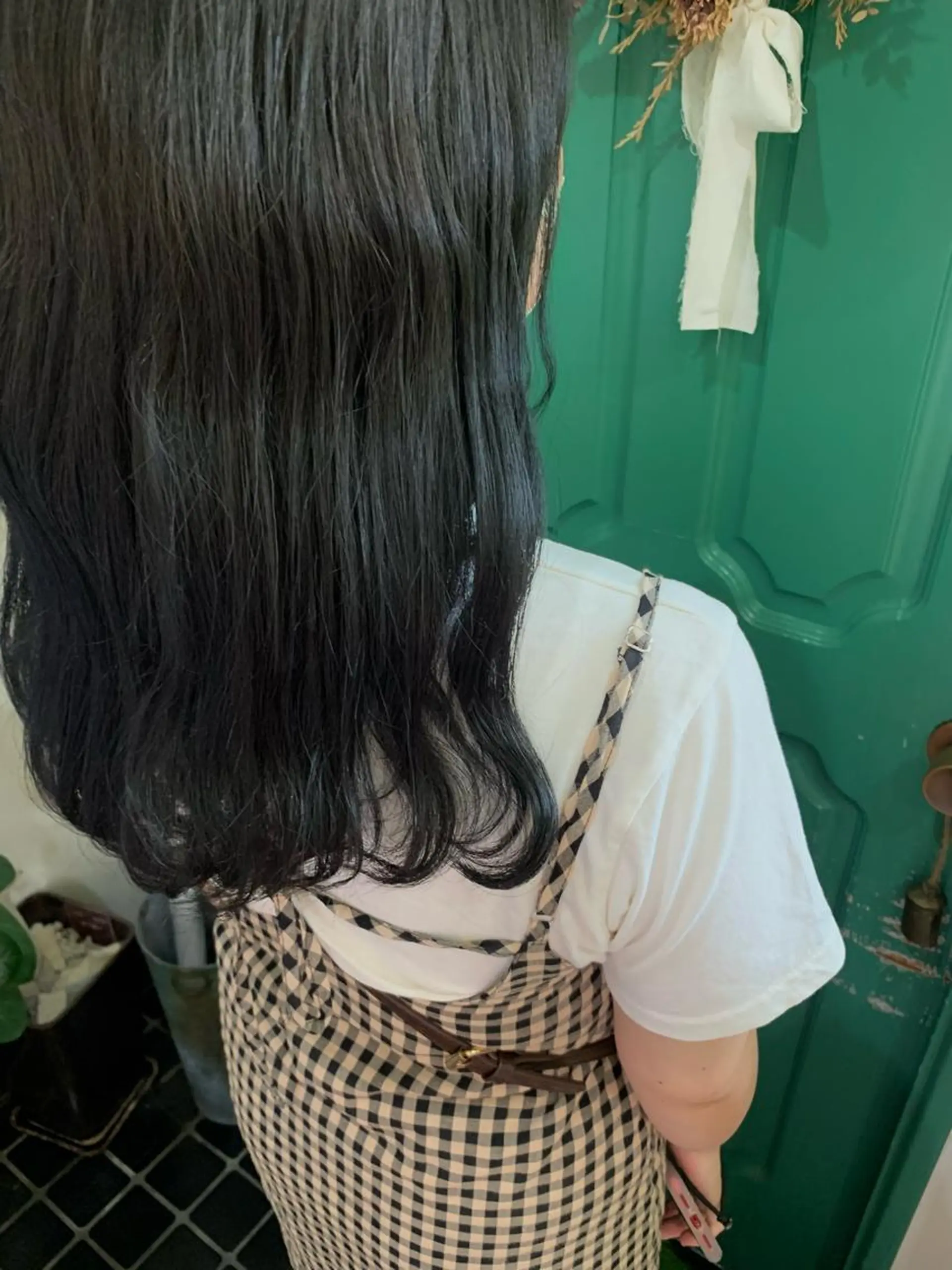 ミディアム カラー 黒髪 ネイビーカラー ヘアカラー 佐藤 美咲のヘアスタイル