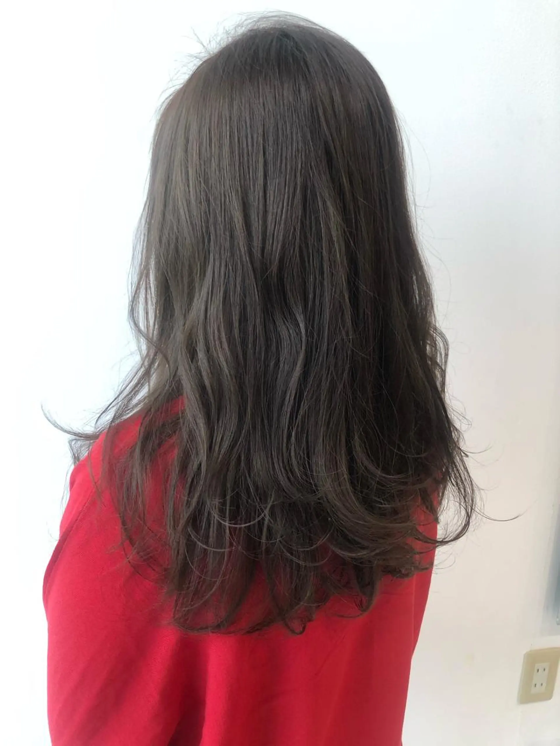 ロング カラー アッシュ ベージュカラー ミルクティーアッシュ カット ヘアカラー トリートメント ヘアセット ヤマモト マイのヘアスタイル