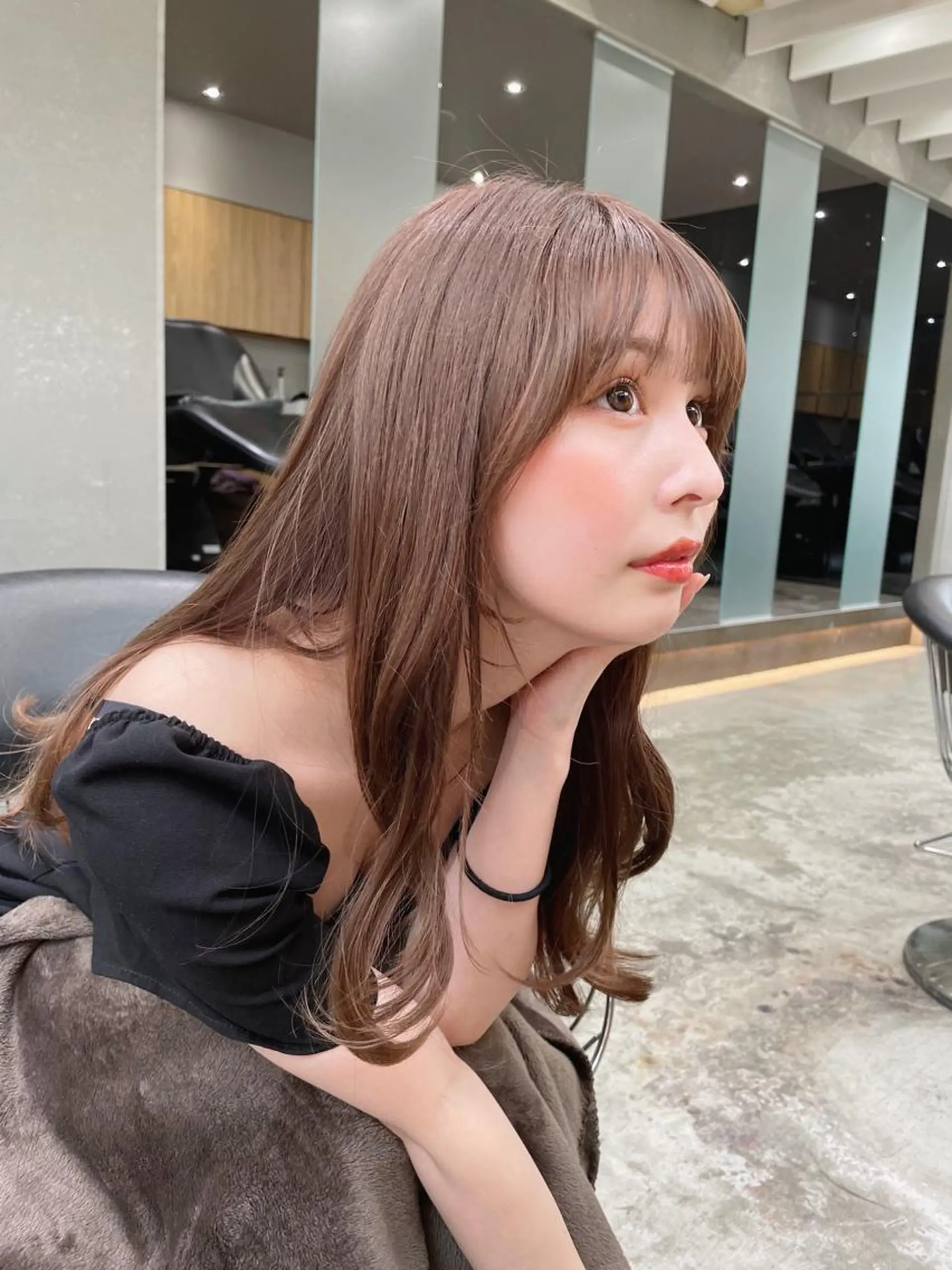 セミロング カット ヘアカラー トリートメント 山本翔一郎 韓国顔周りレイヤーのヘアスタイル