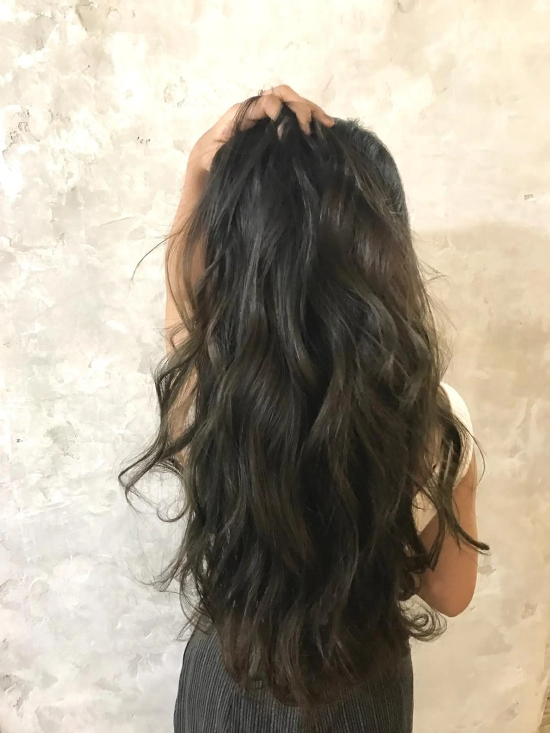ロング アッシュ アッシュグレー アッシュグレージュ カット ヘアカラー トリートメント 新井 広樹のヘアスタイル