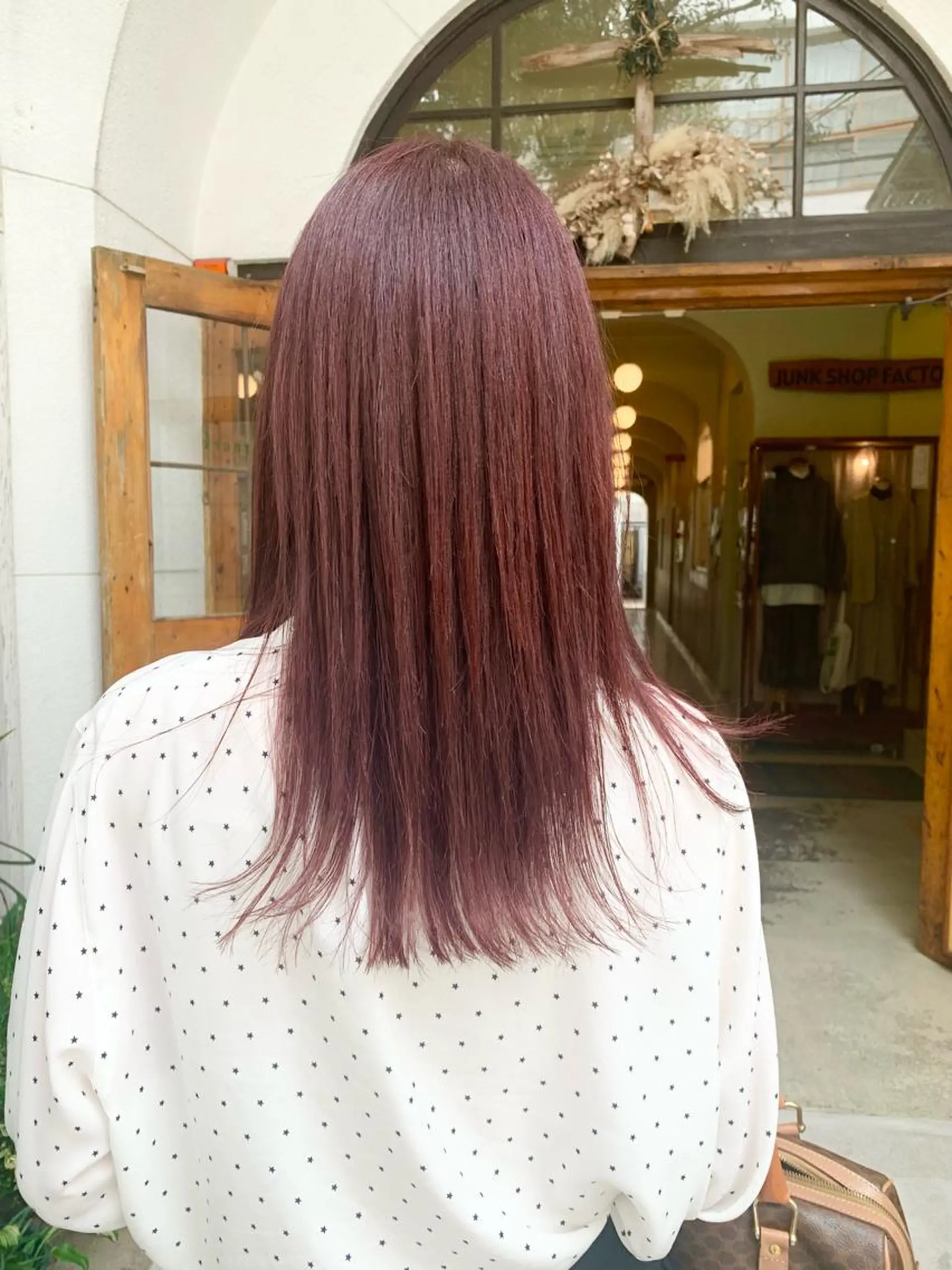 セミロング カット ヘアカラー トリートメント LEB所属・下河 宗太のヘアスタイル