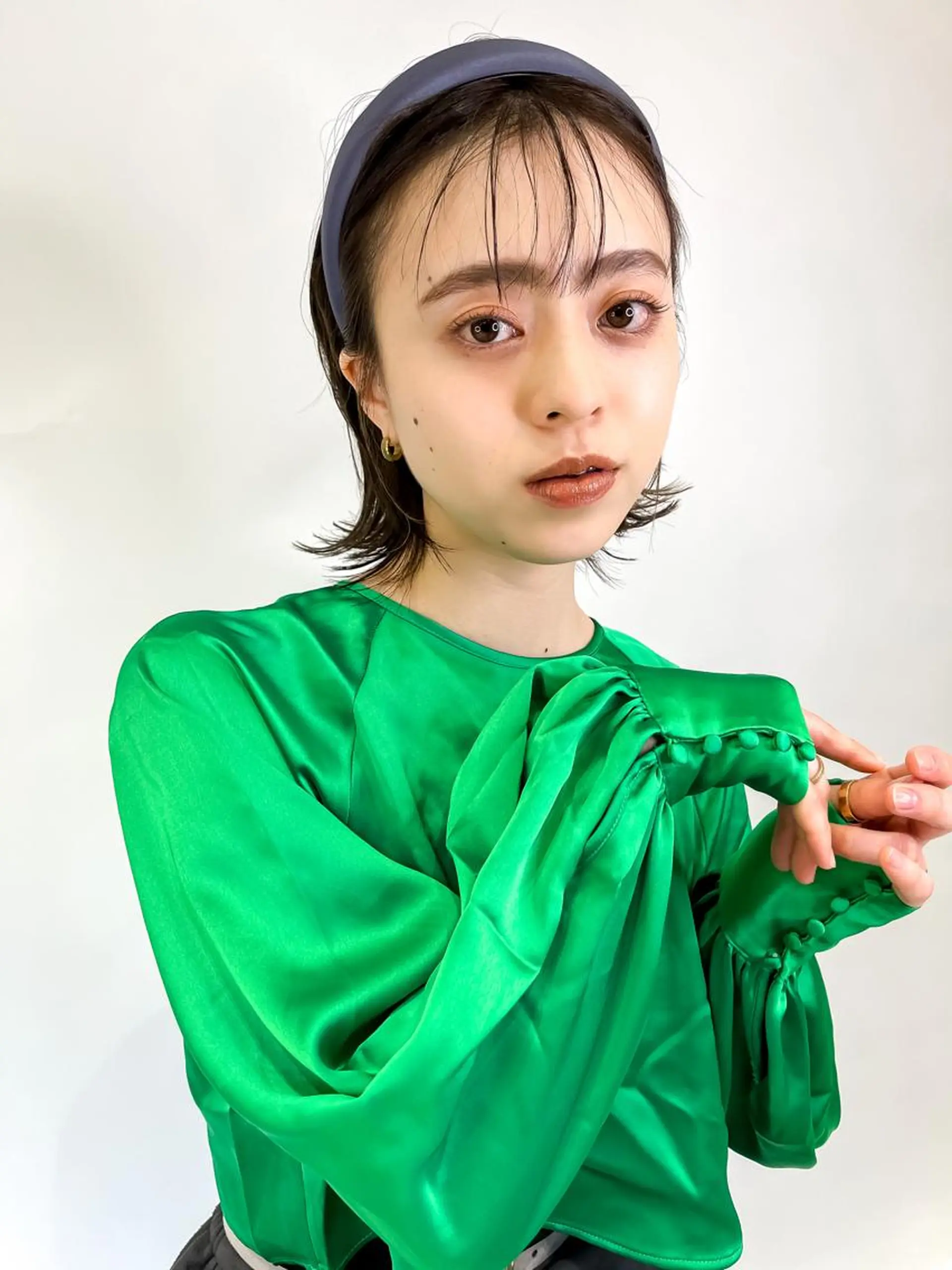 ミディアム ウルフカット alotta所属・栗本 博史のヘアスタイル