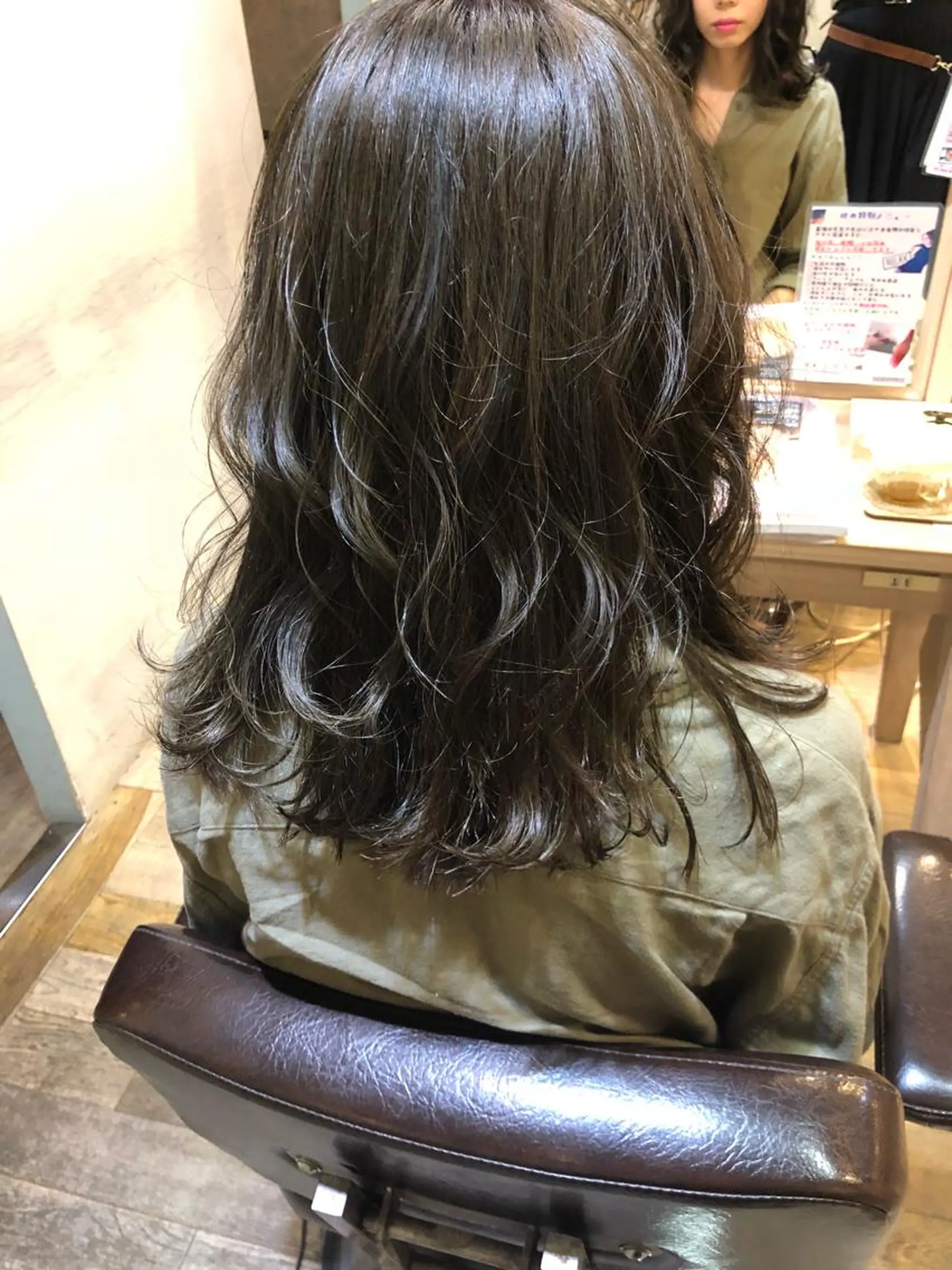 セミロング カラー アッシュ ハイライトカラー ハイライト ヘアカラー トリートメント 玉邑 美菜のヘアスタイル