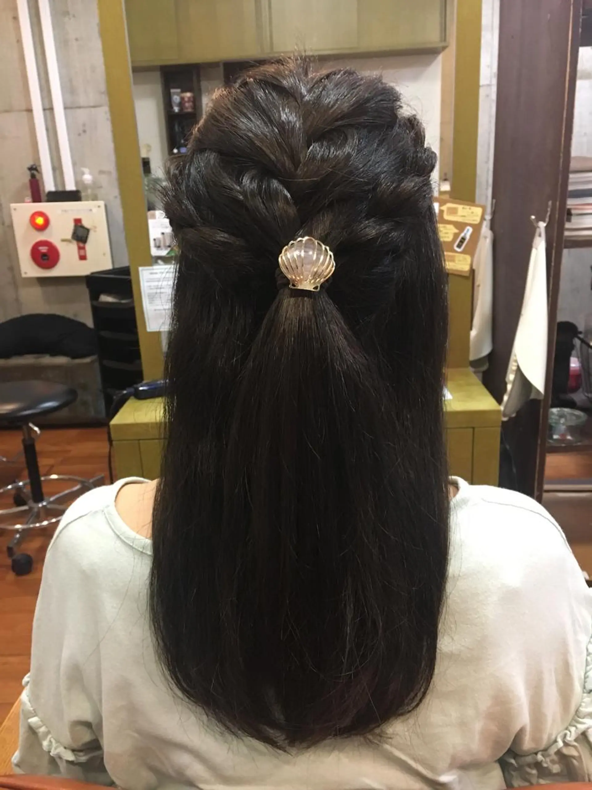 ロング カット ヘアカラー トリートメント ツイストスパイラル 波巻き🩵片平和香奈のヘアスタイル