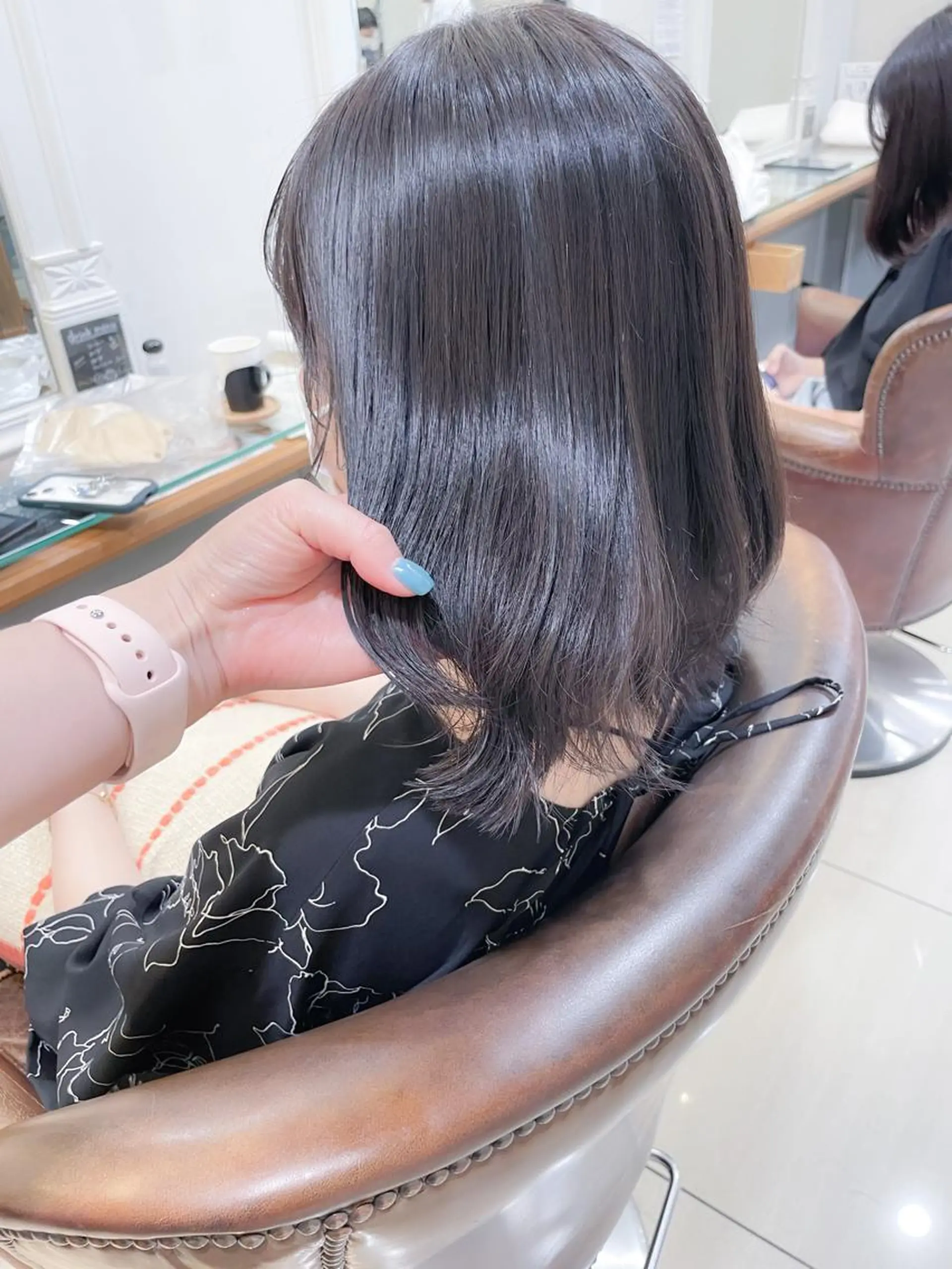 ミディアム カラー アッシュ アッシュグレー カット ヘアカラー ✨カラー支持No.1 🧸ワキ カナコ🧸のヘアスタイル