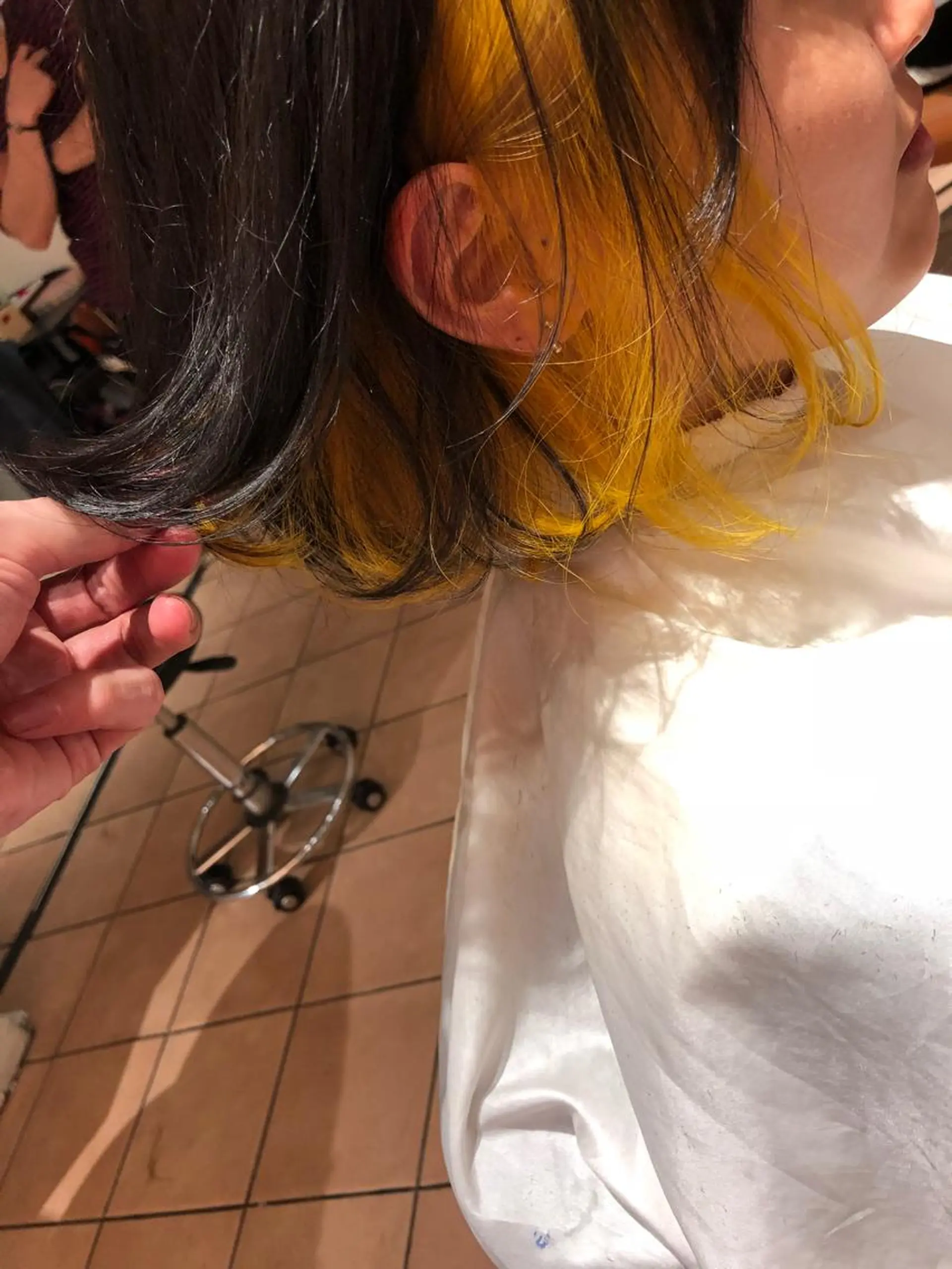 ミディアム カラー Che'ri所属・"抜け感レイヤー” 似合わせTakakiのヘアスタイル