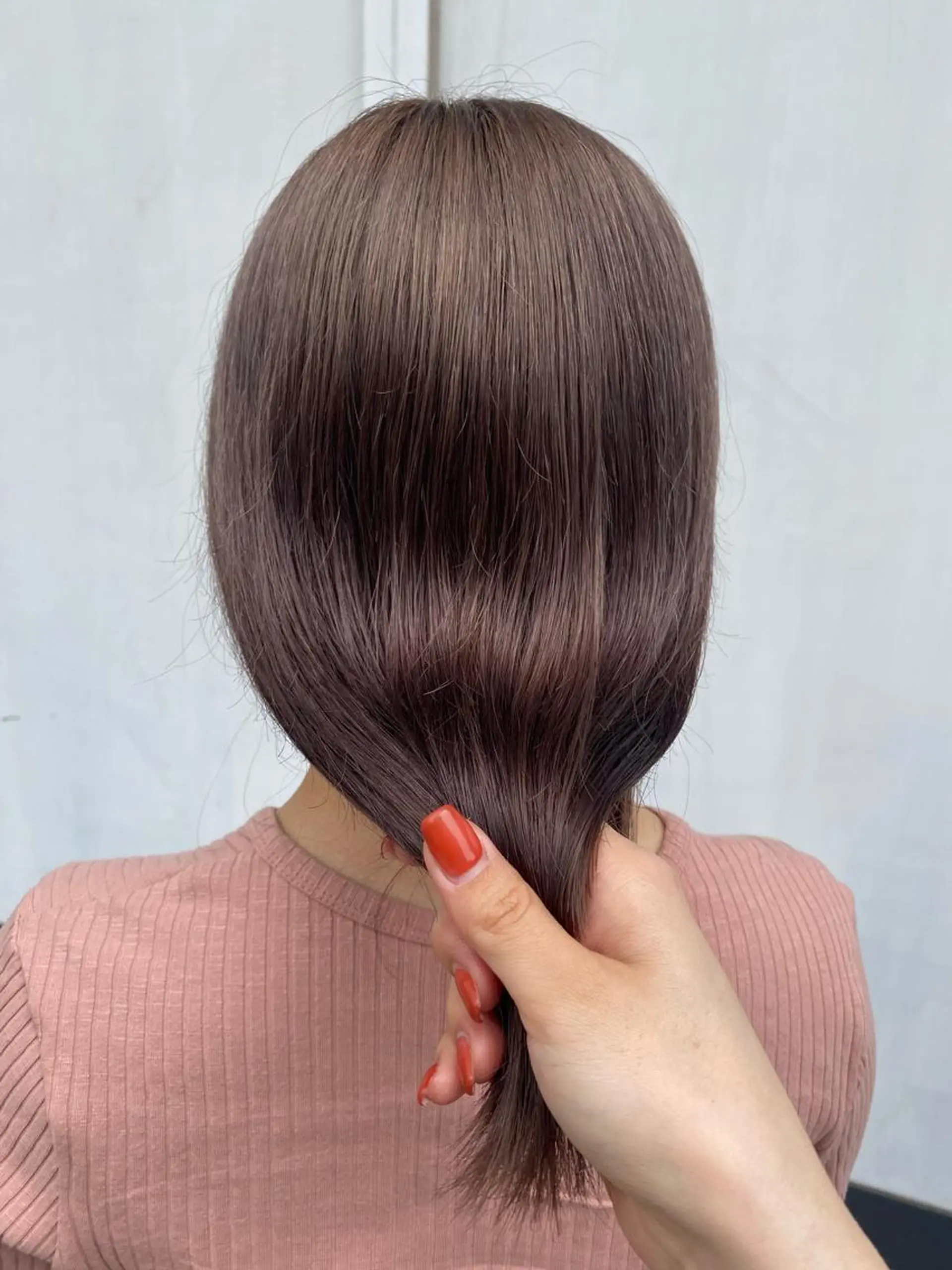 ミディアム 小林 朋花のヘアスタイル