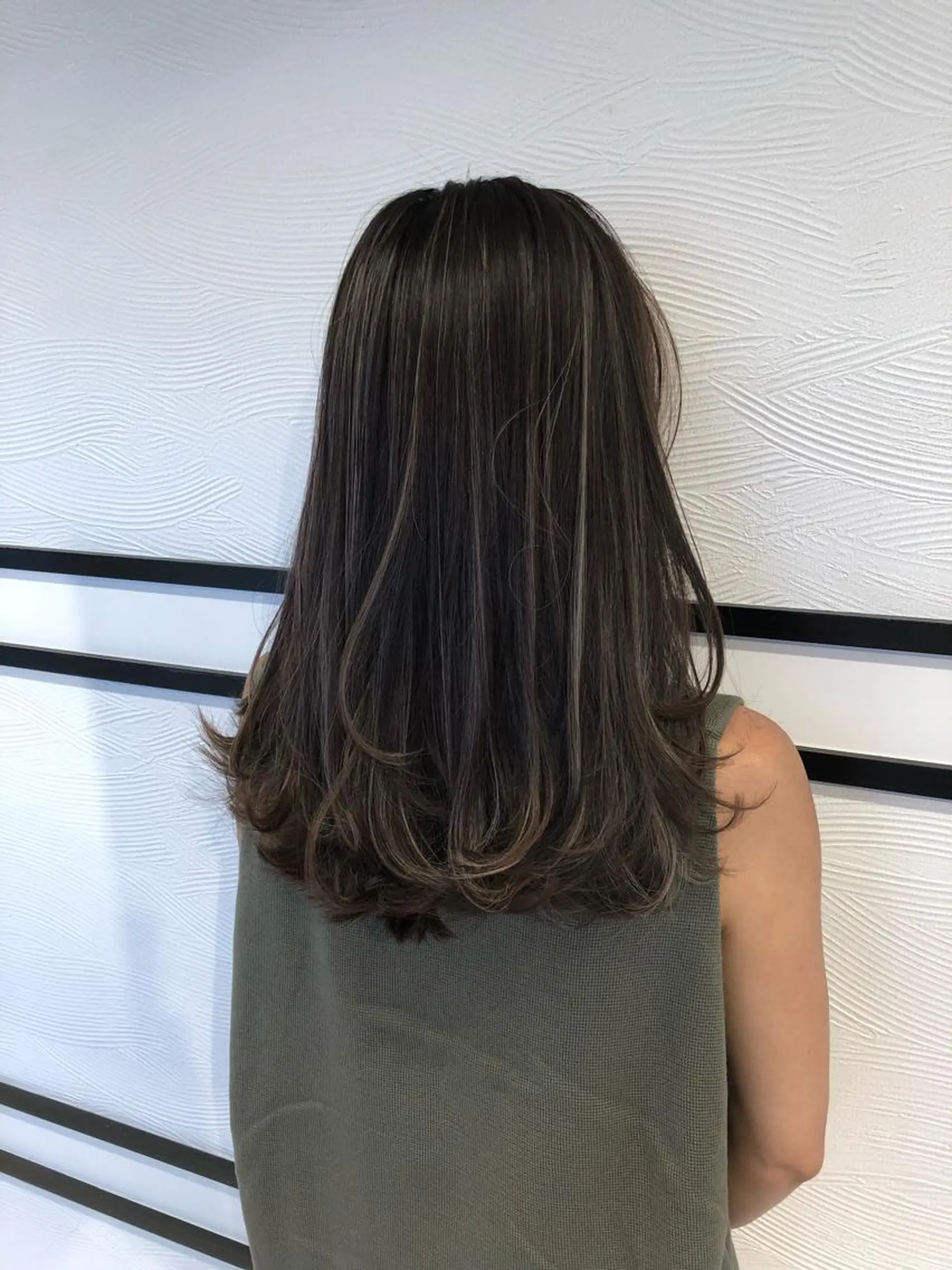 セミロング カラー ハイライトカラー ハイライト レイヤーカット 早崎太生のヘアスタイル