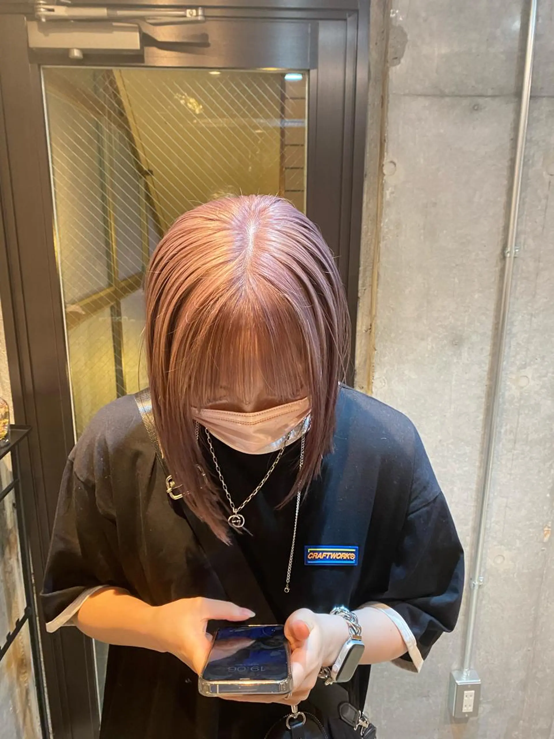 カラー ピンクカラー レイヤーカット ハイトーンウエダのヘアスタイル