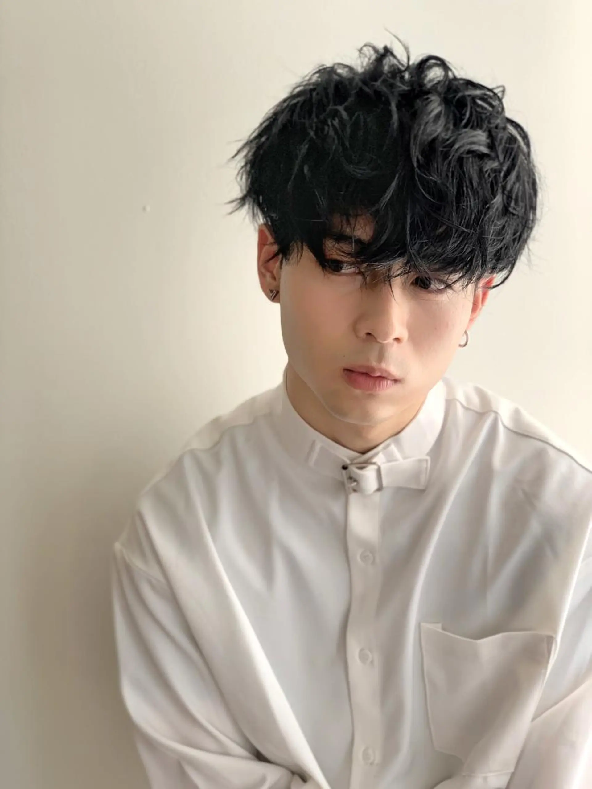 ショート パーマ メンズ メンズブリーチ センターパート フェードカット メンズハイライト メンズハイトーン メンズStylist 山根慧のヘアスタイル