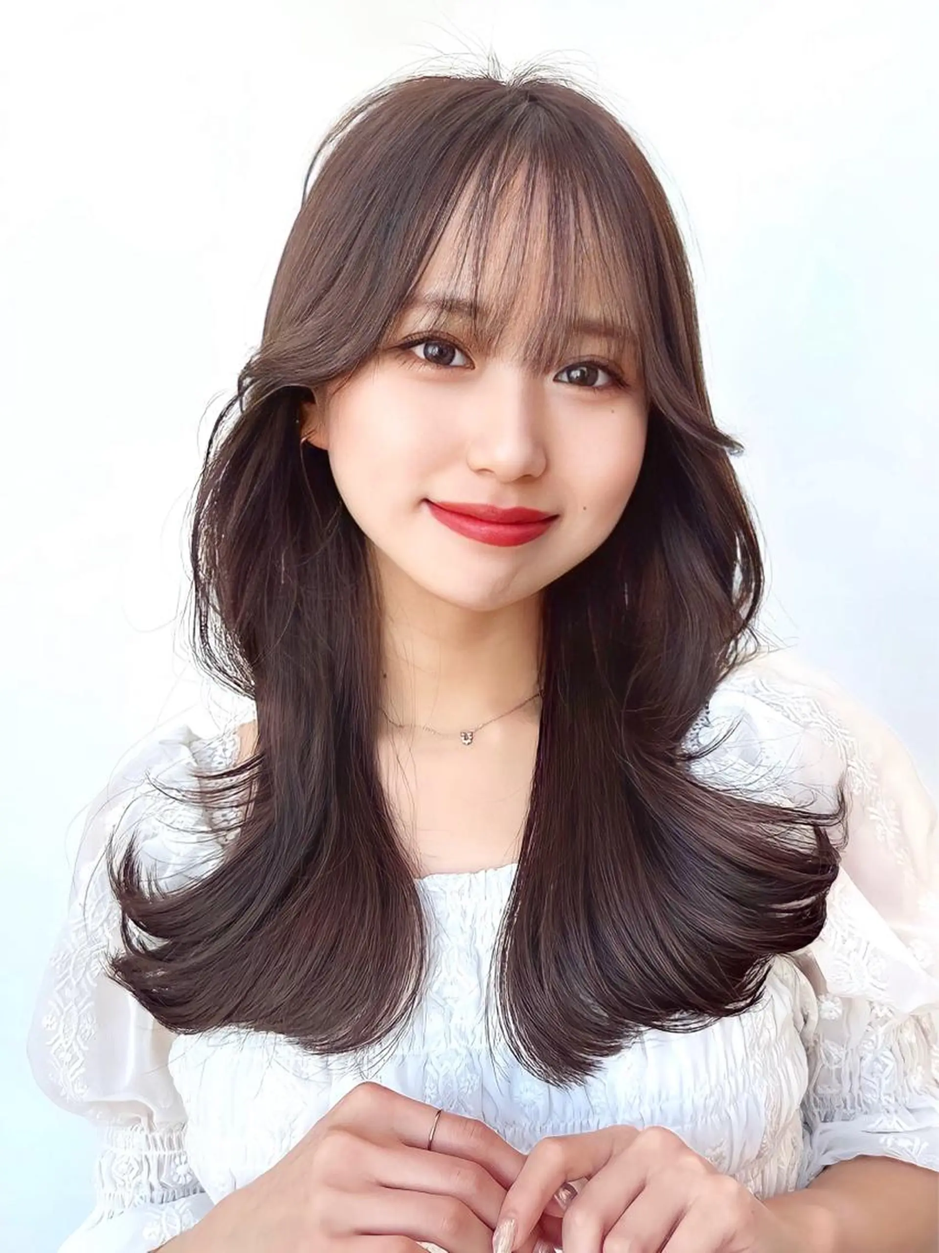 セミロング カラー エギョモリ 顔まわりレイヤー 顔周りカット ハイレイヤー ヨシンモリ カット ヘアカラー トリートメント 顔周り特化/韓国ヘア /レイヤー/吉野幸大のヘアスタイル