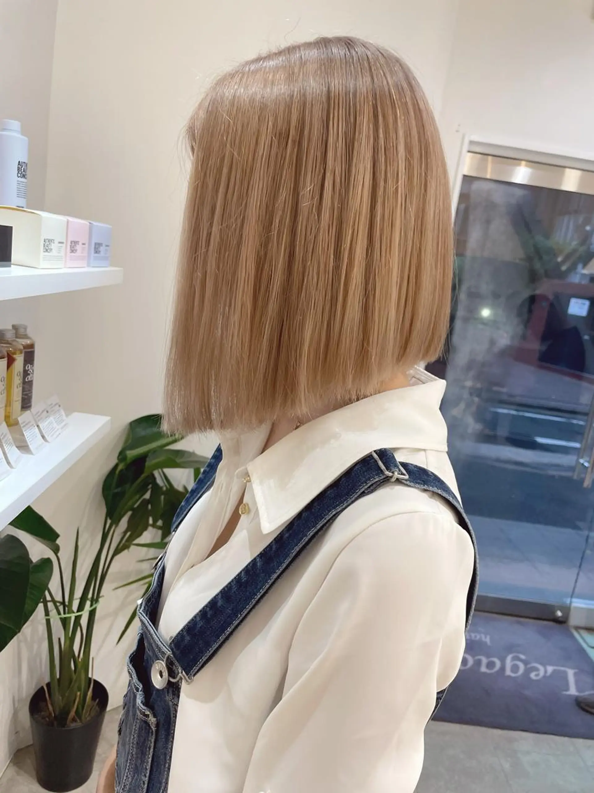 ショート カラー ベージュカラー ブリーチ ハイトーンカラー ハイトーンベージュ ヘアカラー Rina  のヘアスタイル