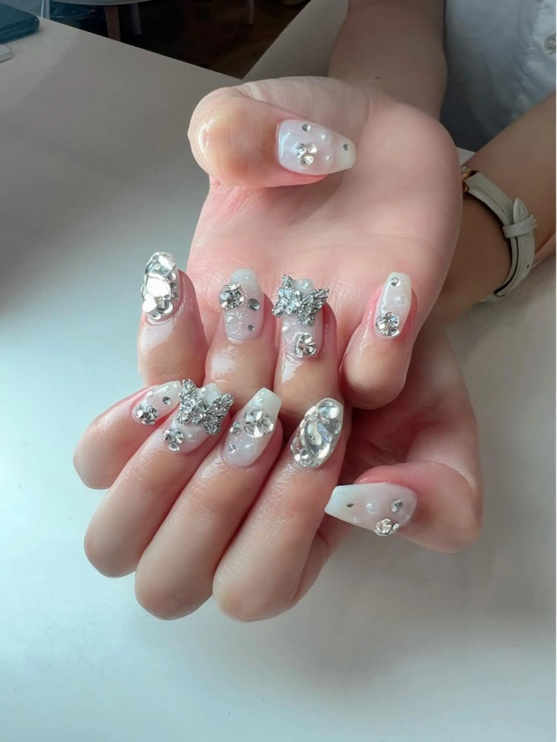 ミディアム ONIKA Nail 青山通り店所属・ONIKA Nail 表参道A4🦋2分のネイルデザイン