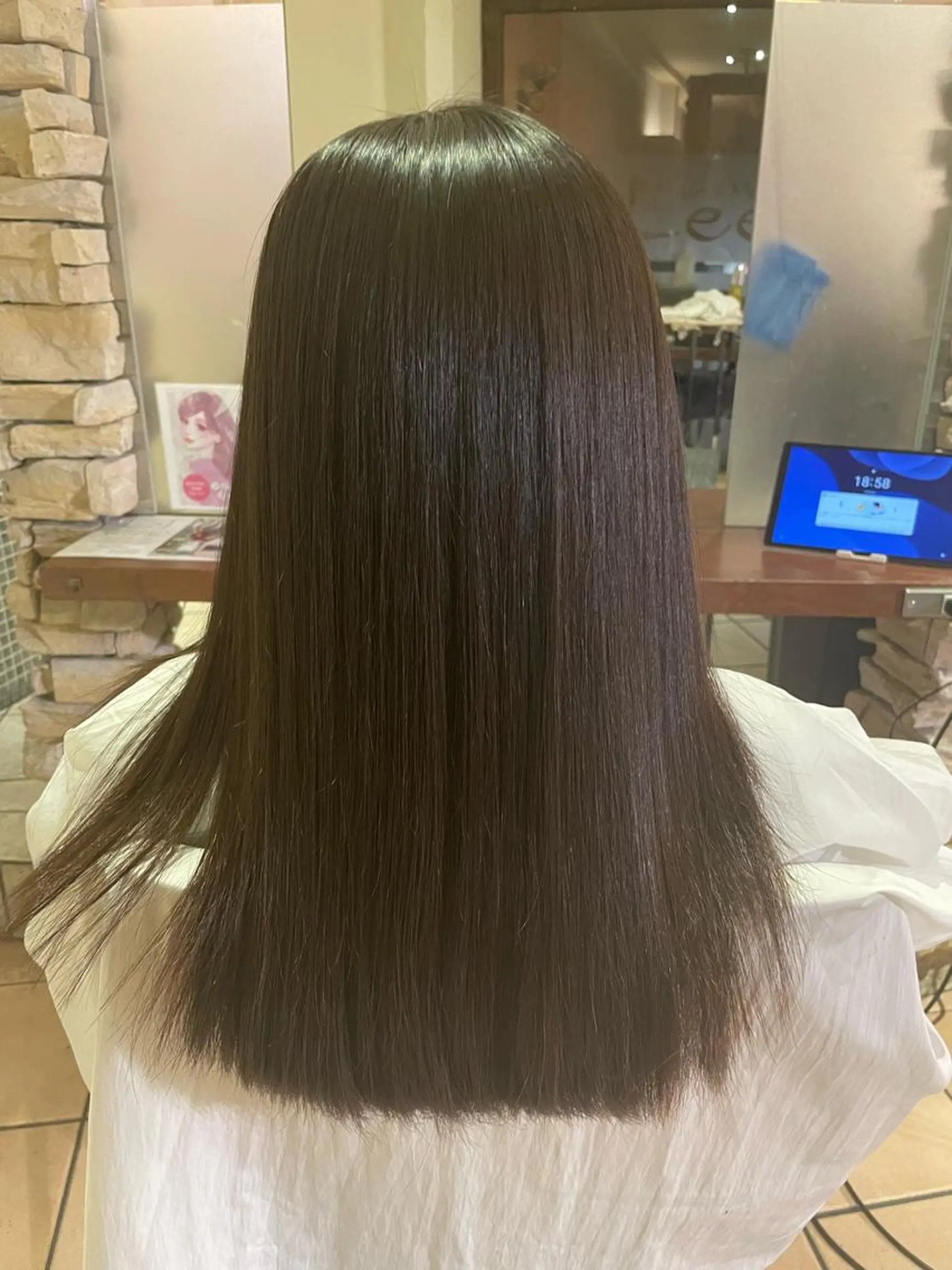 セミロング 縮毛矯正 宮里 雄大のヘアスタイル