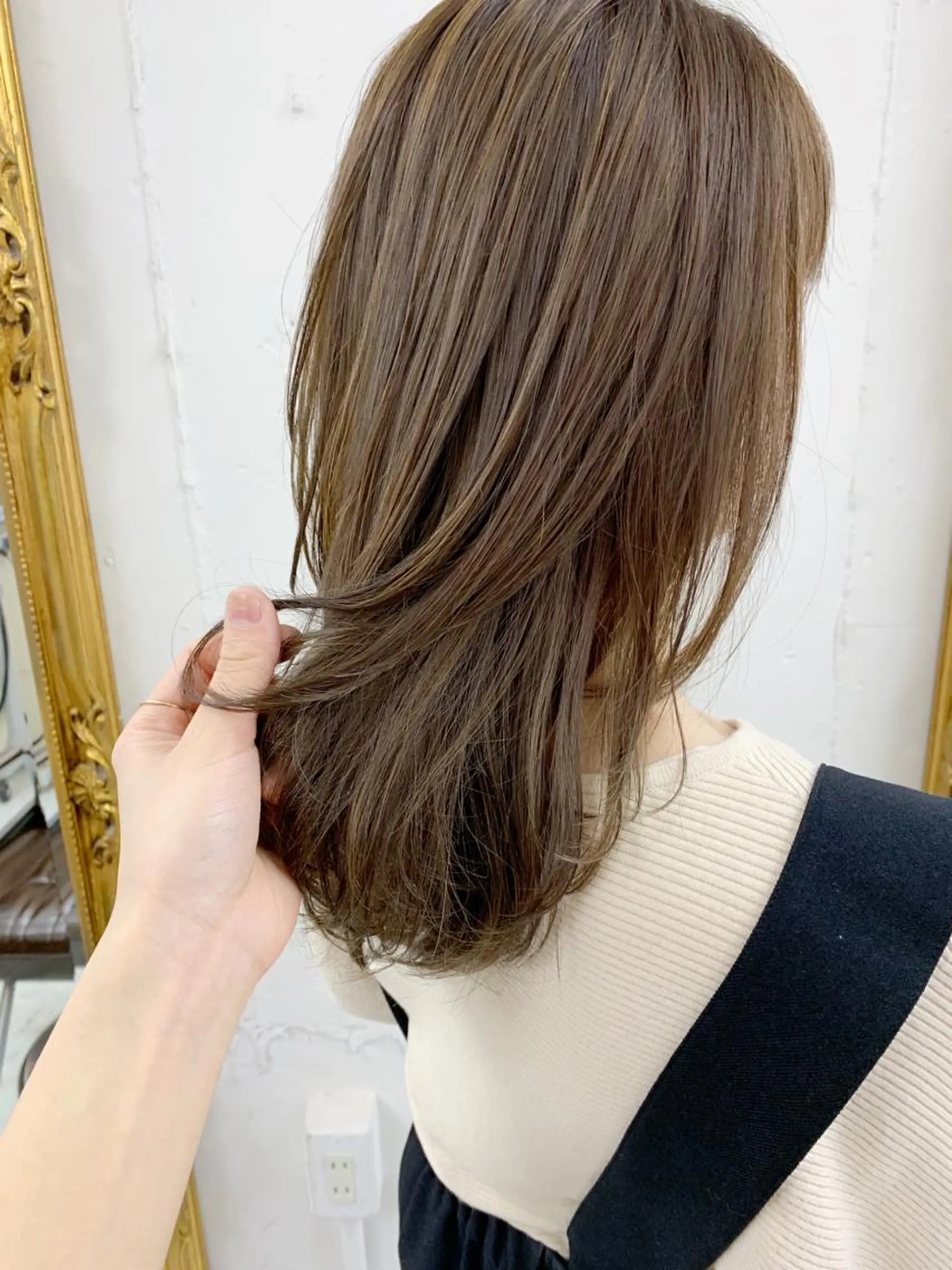 ロング カラー ベージュカラー ハイライトカラー ハイライト カット ヘアカラー SALOWIN 武蔵小杉所属・岩田菜央 《武蔵小杉》のヘアスタイル