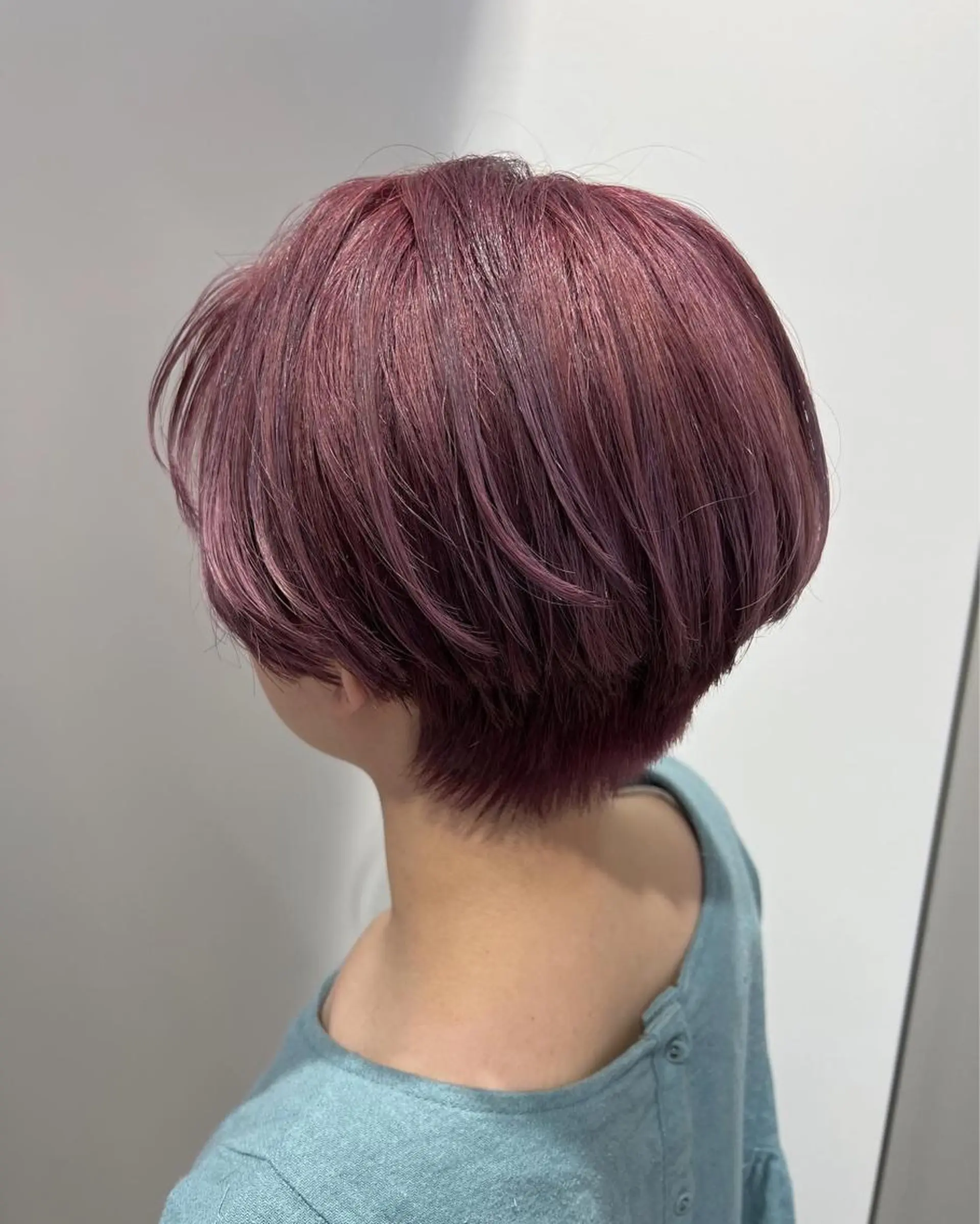 ショート カラー ヘアアレンジ ラベンダーカラー ピンクカラー ヘアカラー 暗髪カラー🫐パーマ おくだりんかのヘアスタイル