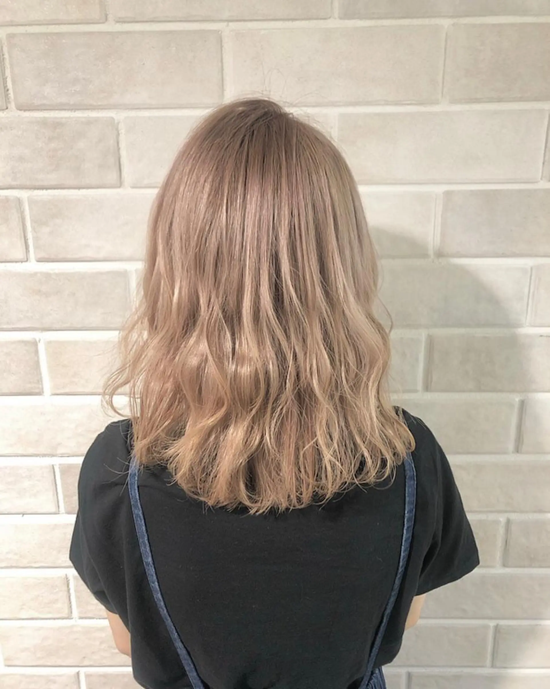 ミディアム カラー ヘアアレンジ ベージュカラー ブリーチ ホワイトベージュ Maho🍃 #池袋 #眉毛 #実績豊富のマツエク・マツパデザイン