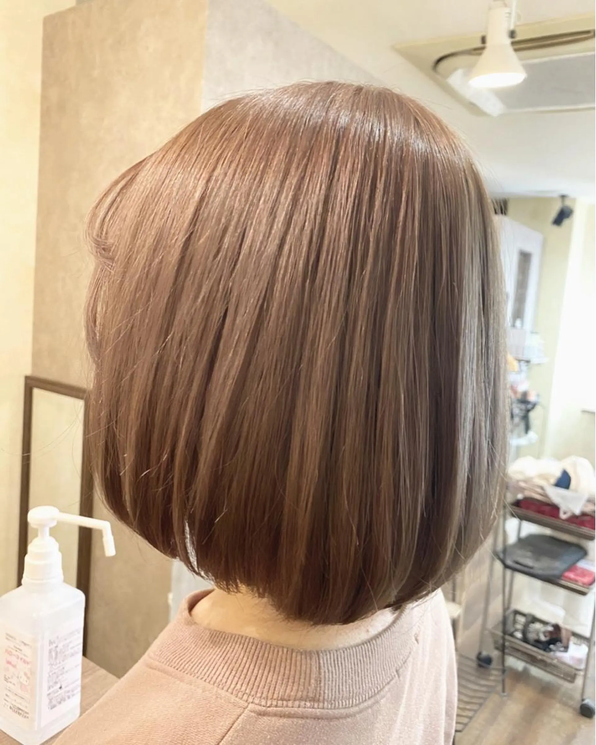 ミディアム カラー グレージュ 田井中 悠紀のヘアスタイル