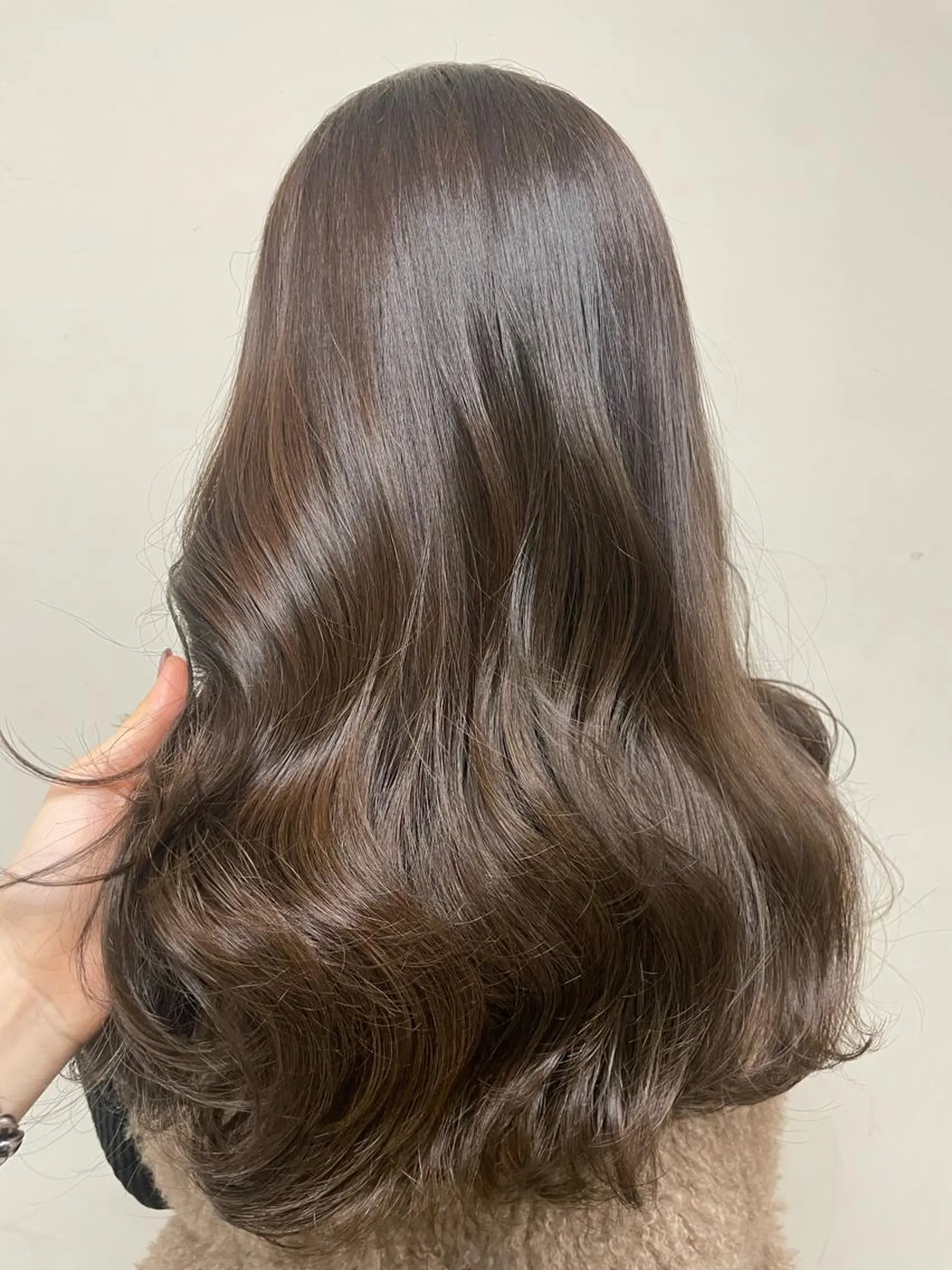 セミロング 髪質改善カラー 🫧川井麻由のヘアスタイル