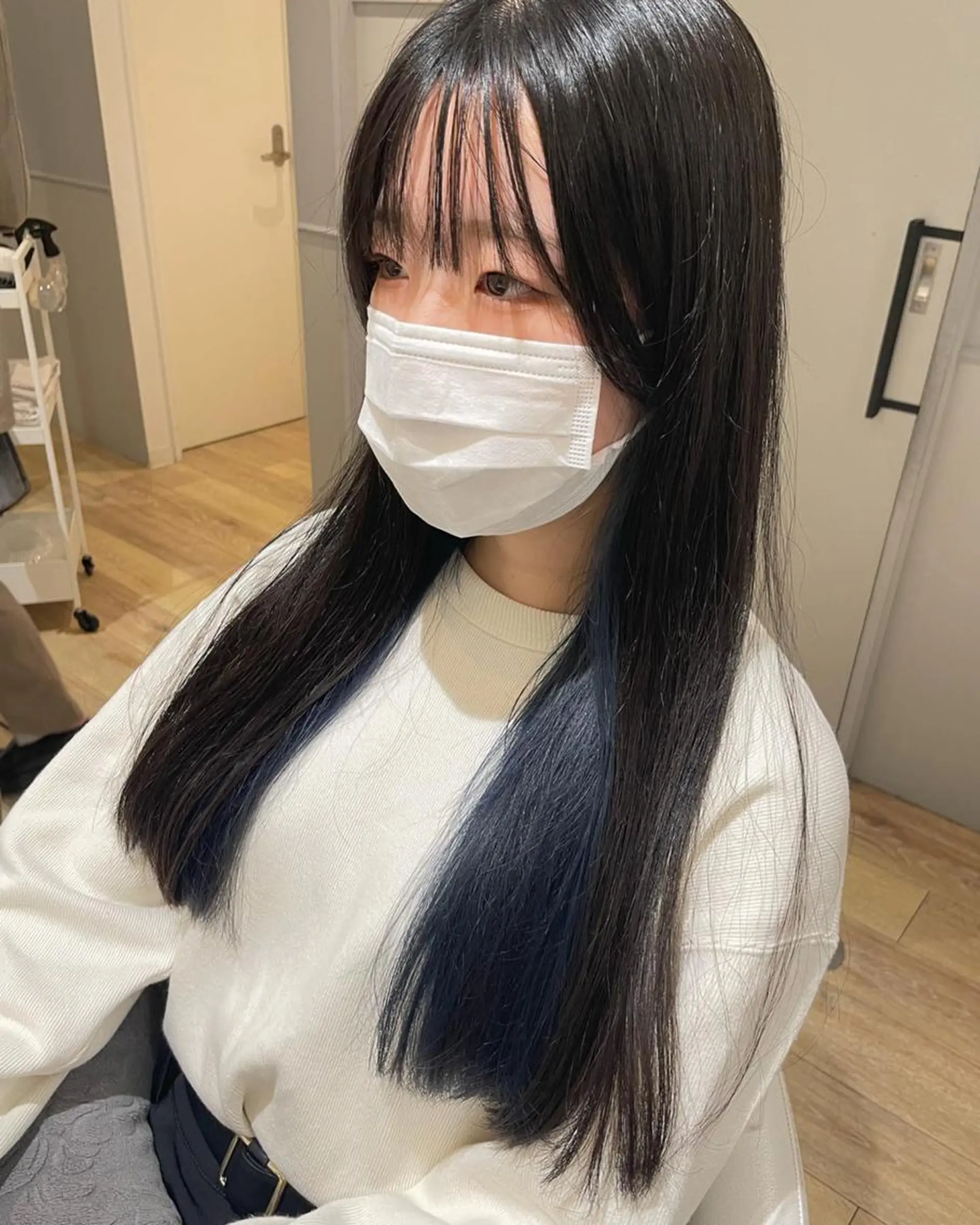 ミディアム カラー パーマ ヘアアレンジ メンズ キッズ ネイル マツエク・マツパ メンズインナーカラー ブルーカラー インナーカラー ブルー 🫧垢抜けヘア🫧 SHIORIのヘアスタイル