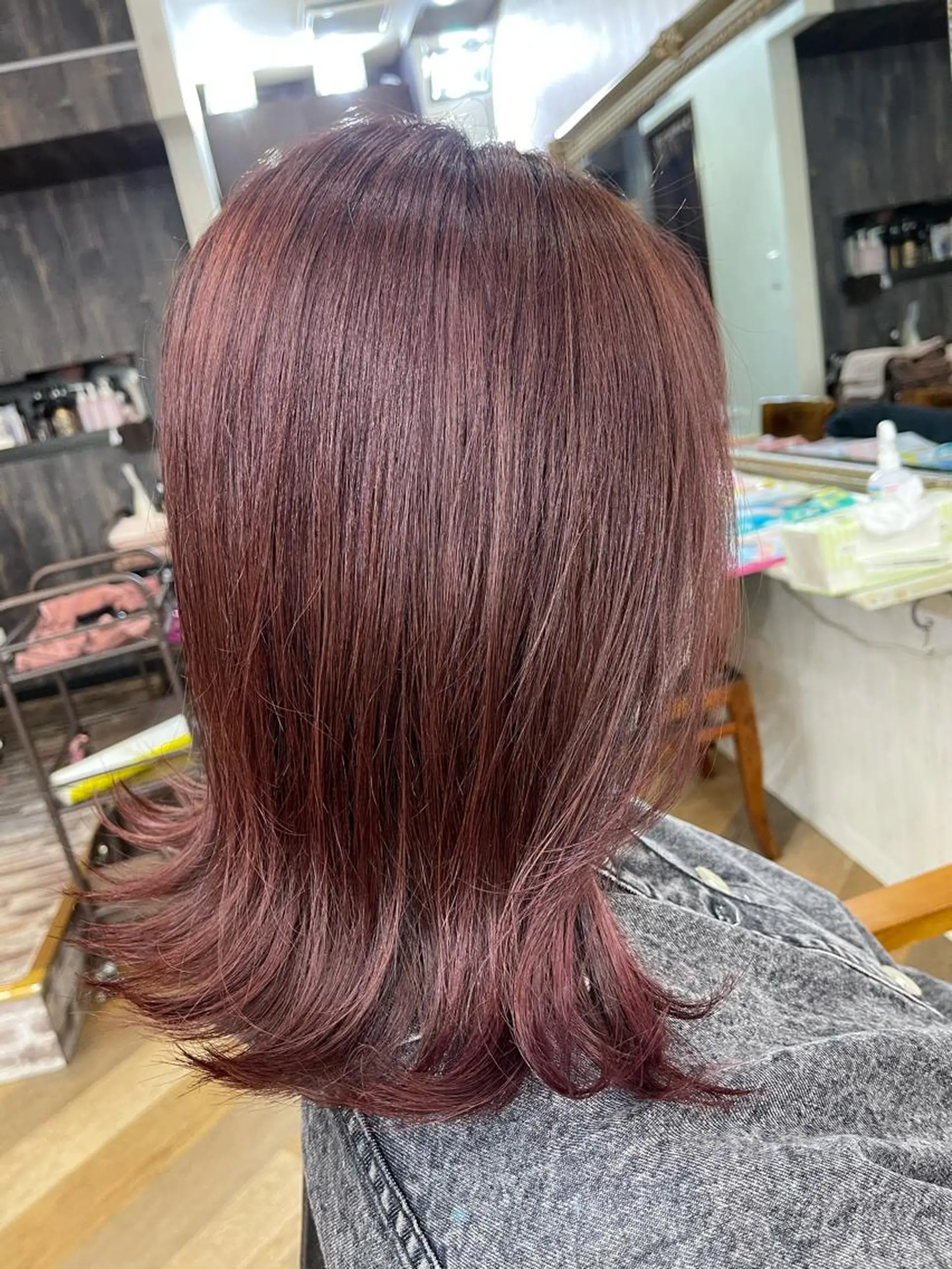 ミディアム カラー カシス 穐山 翔のヘアスタイル