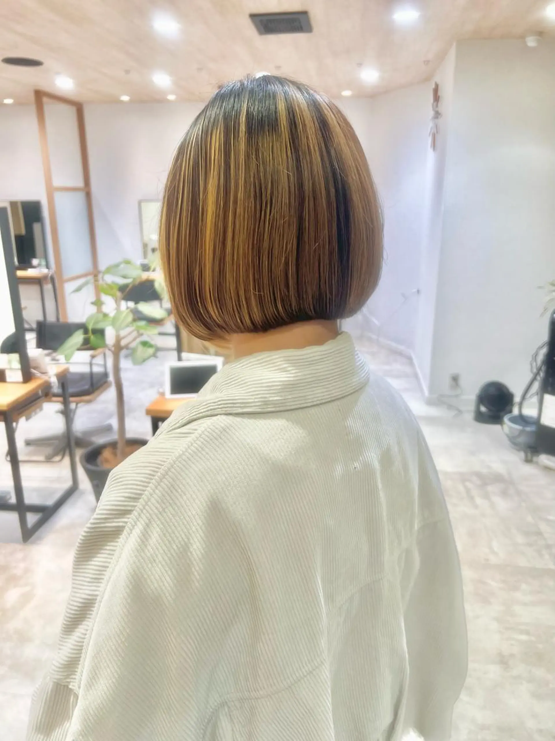 ショート ボブ Oasisgarden所属・レイヤー/ブリーチ MOMOのヘアスタイル