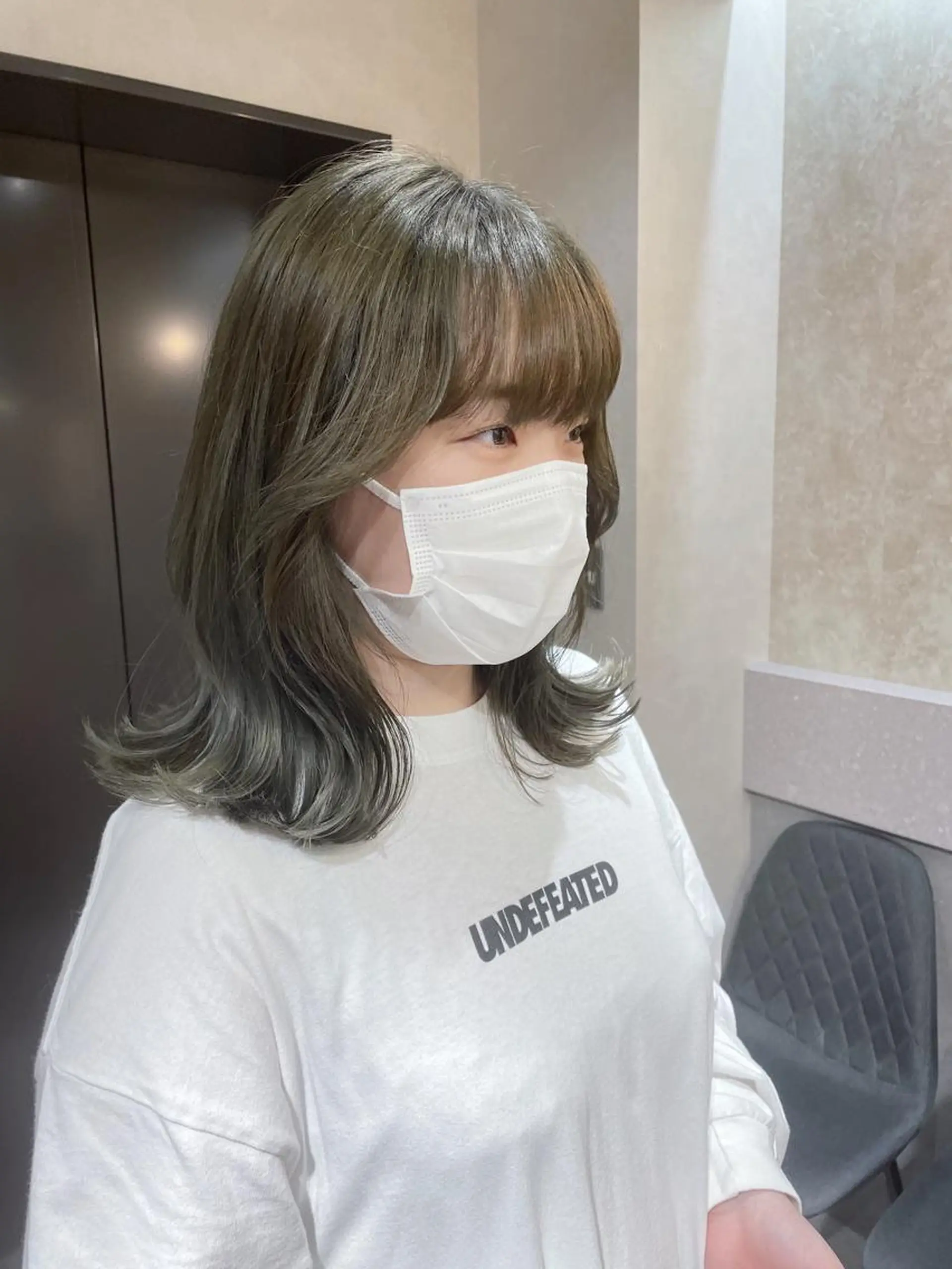 セミロング カラー ベージュカラー ブリーチ オリーブベージュ レイヤーカット _WHITE 天神店 YUMEKA🐻のヘアスタイル