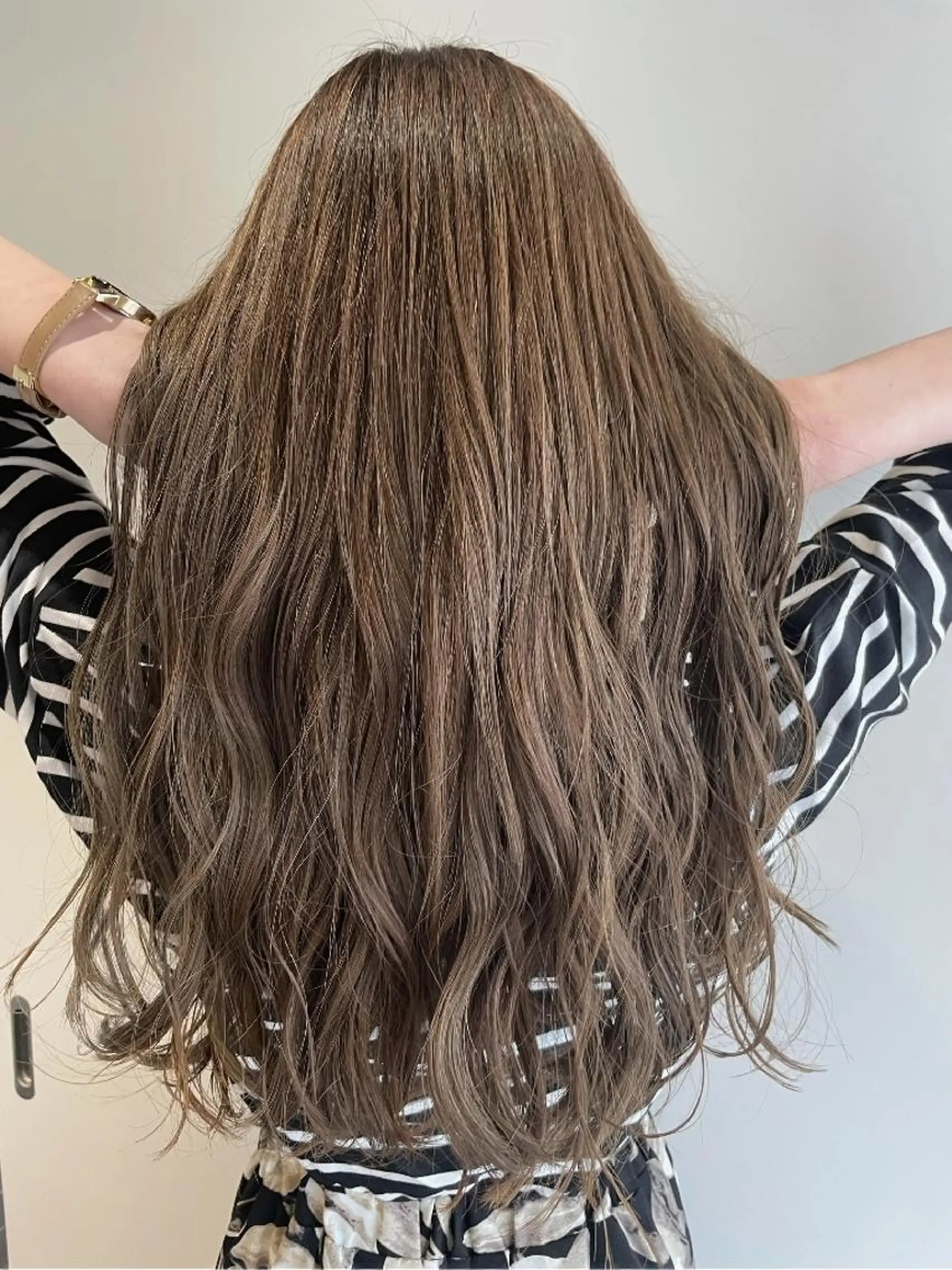 ロング カラー ベージュカラー ハイトーンカラー ミルクティーベージュ カット ASAKO ✴︎アメリシュシュのヘアスタイル