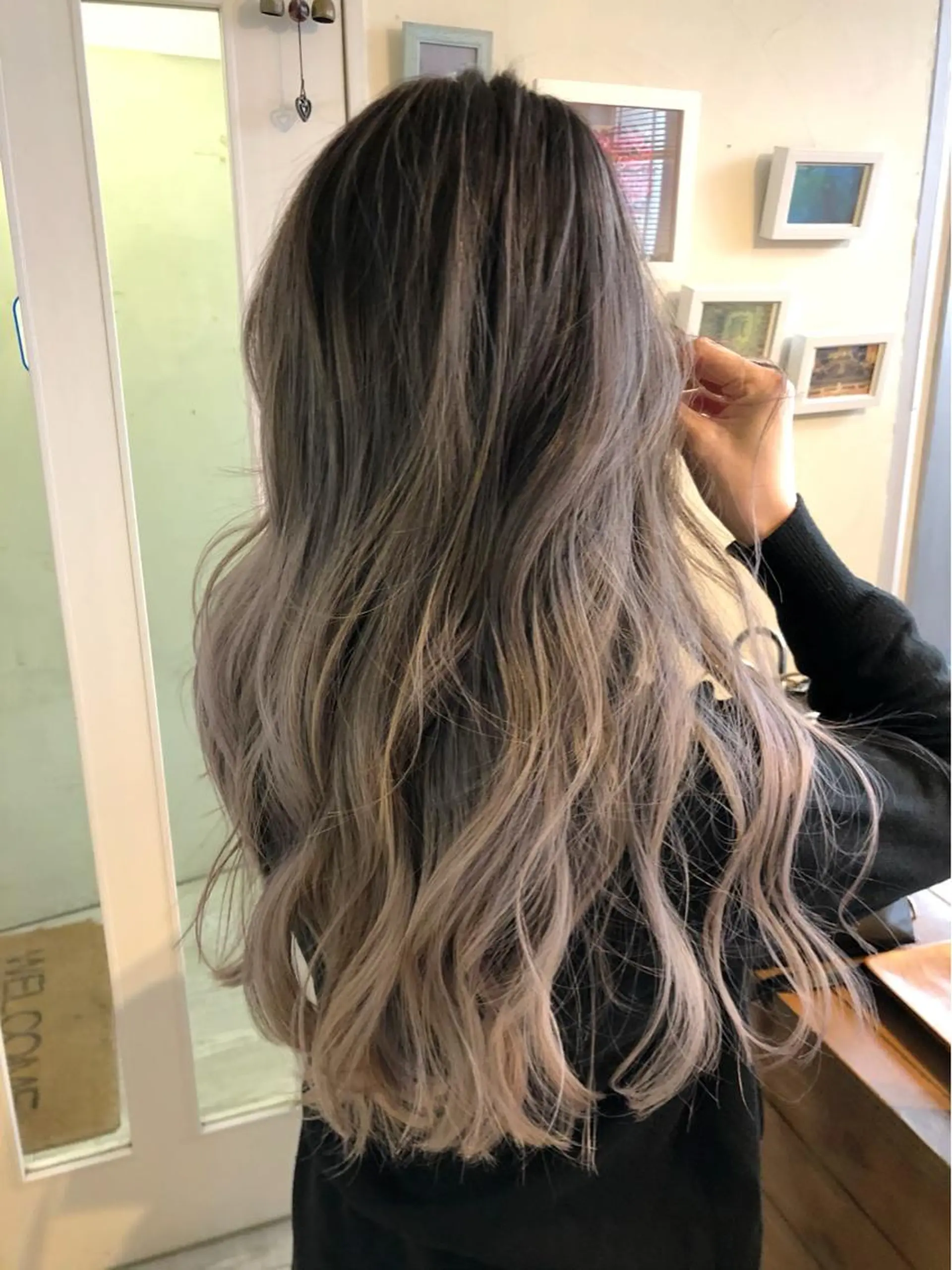 ロング カット ヘアカラー 韓国レイヤー外国人風 透明感カラー髪質改善のヘアスタイル