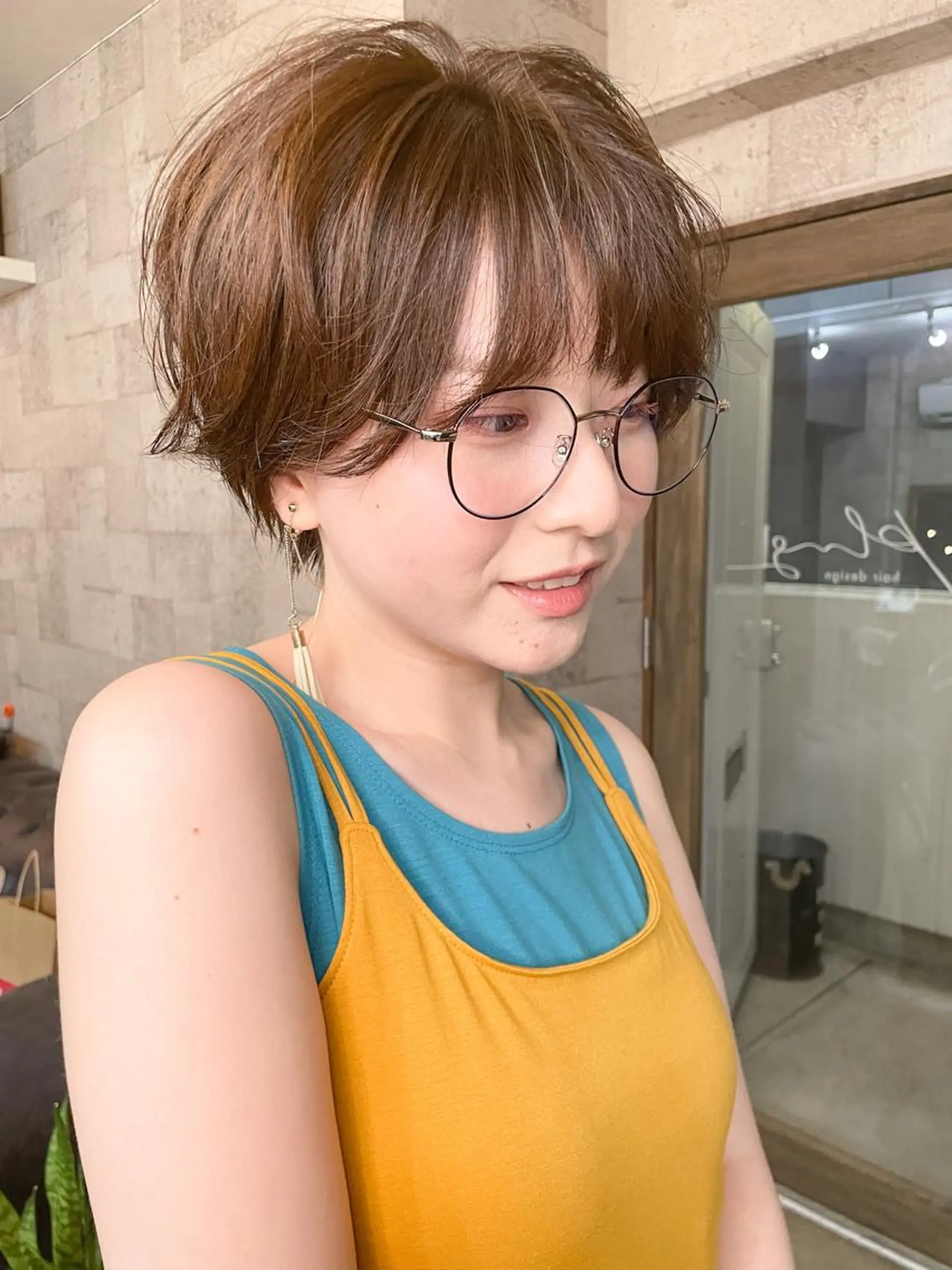ショート カット 歌 音のヘアスタイル