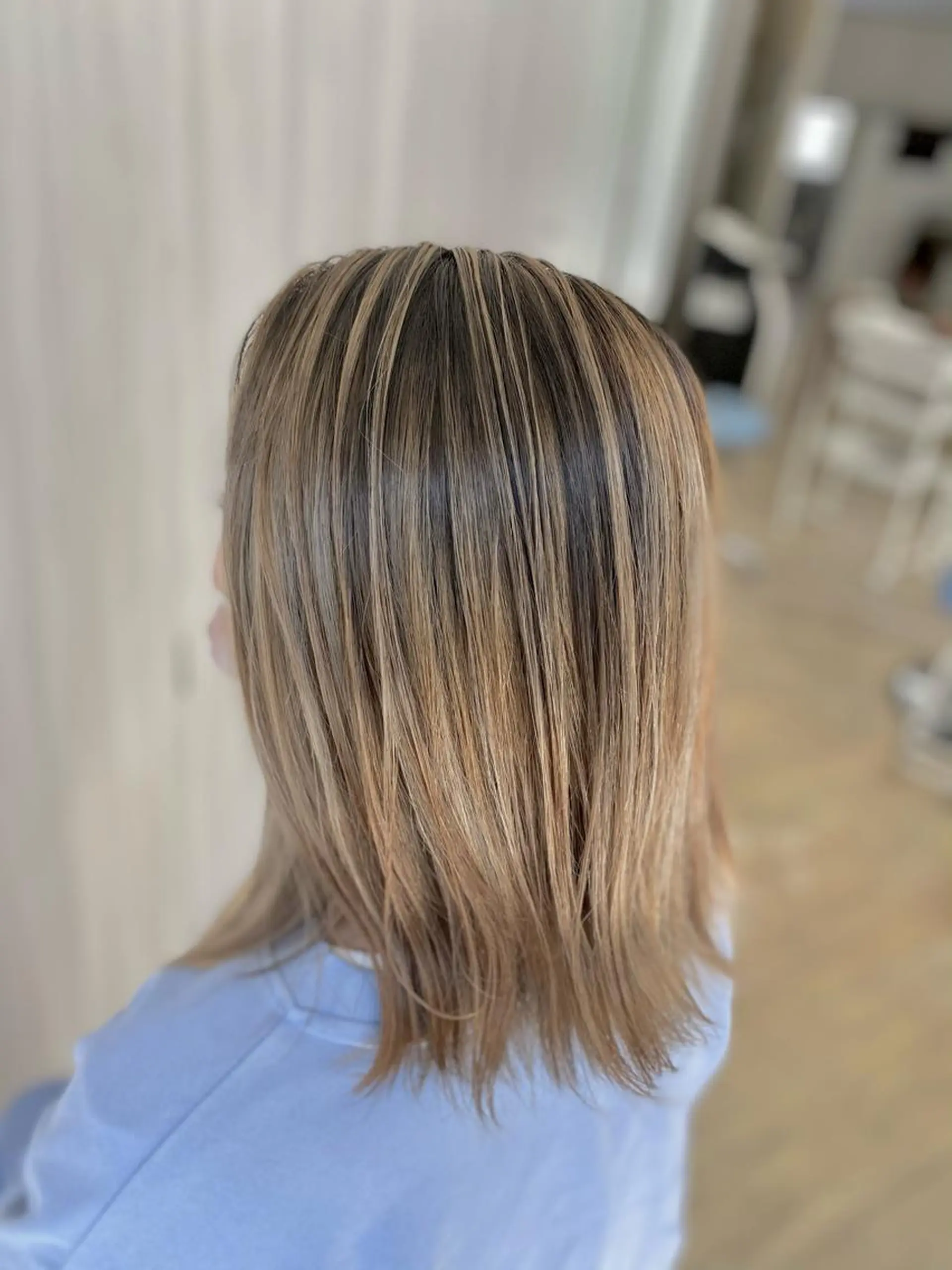 セミロング カラー バレイヤージュ ベージュカラー レイヤーカット 松井 敬太郎のヘアスタイル